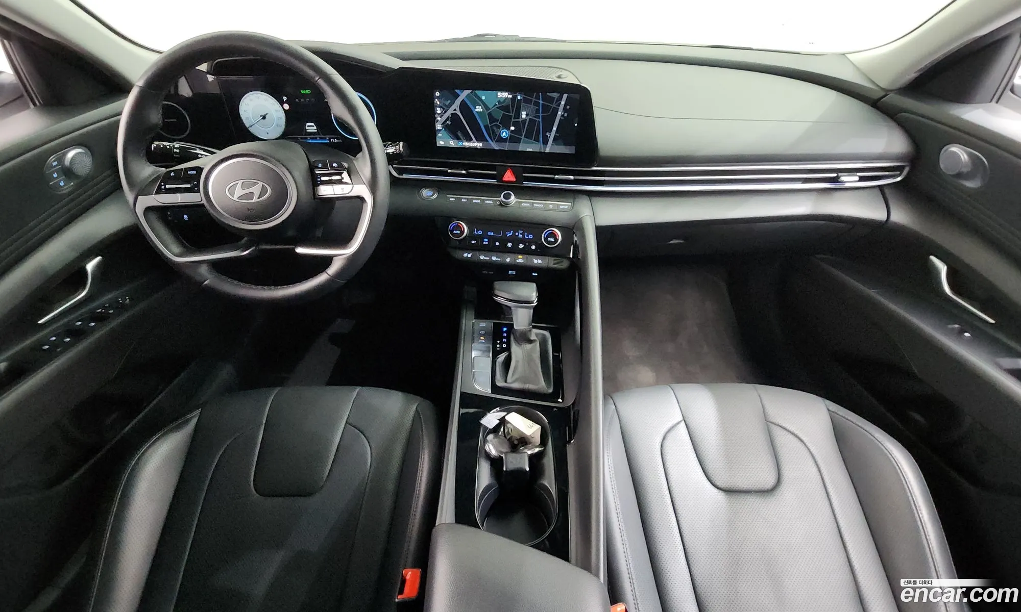 Hyundai Elantra 2023 — 3