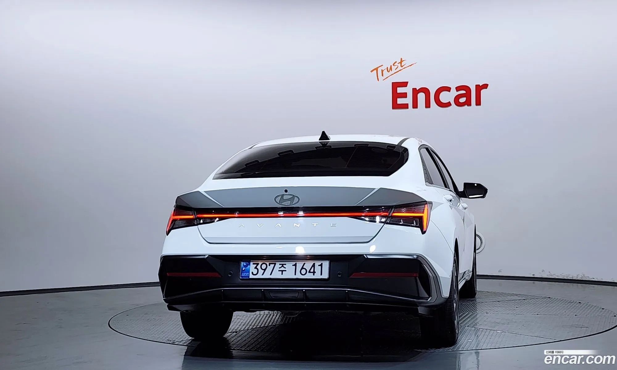 Hyundai Elantra 2023 — 4