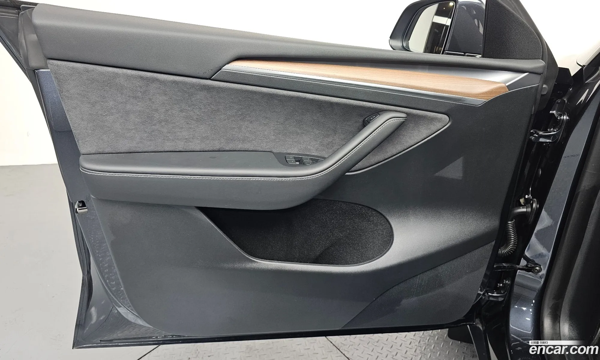 Tesla Model Y 2025 — 9