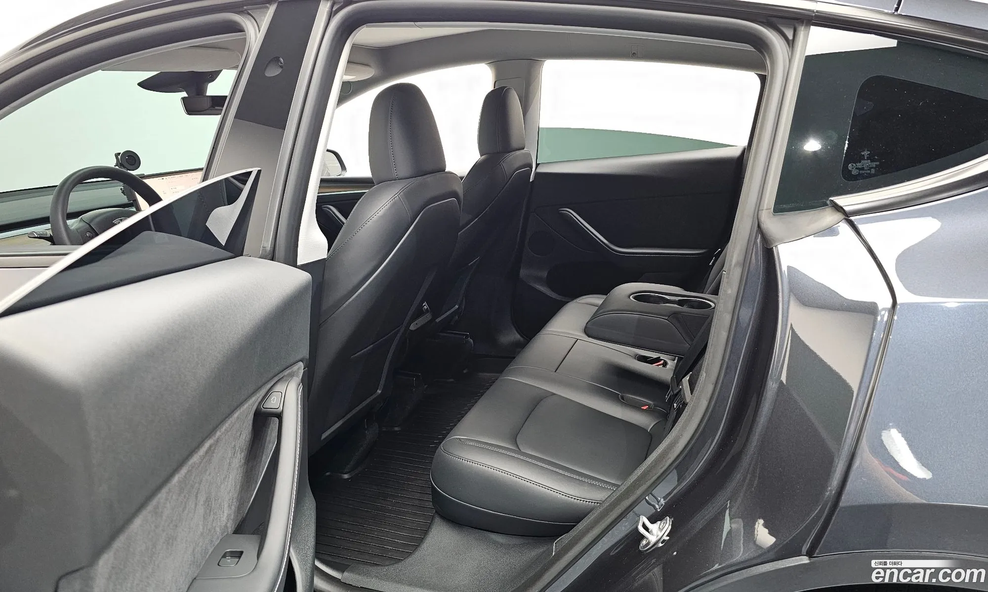 Tesla Model Y 2025 — 15