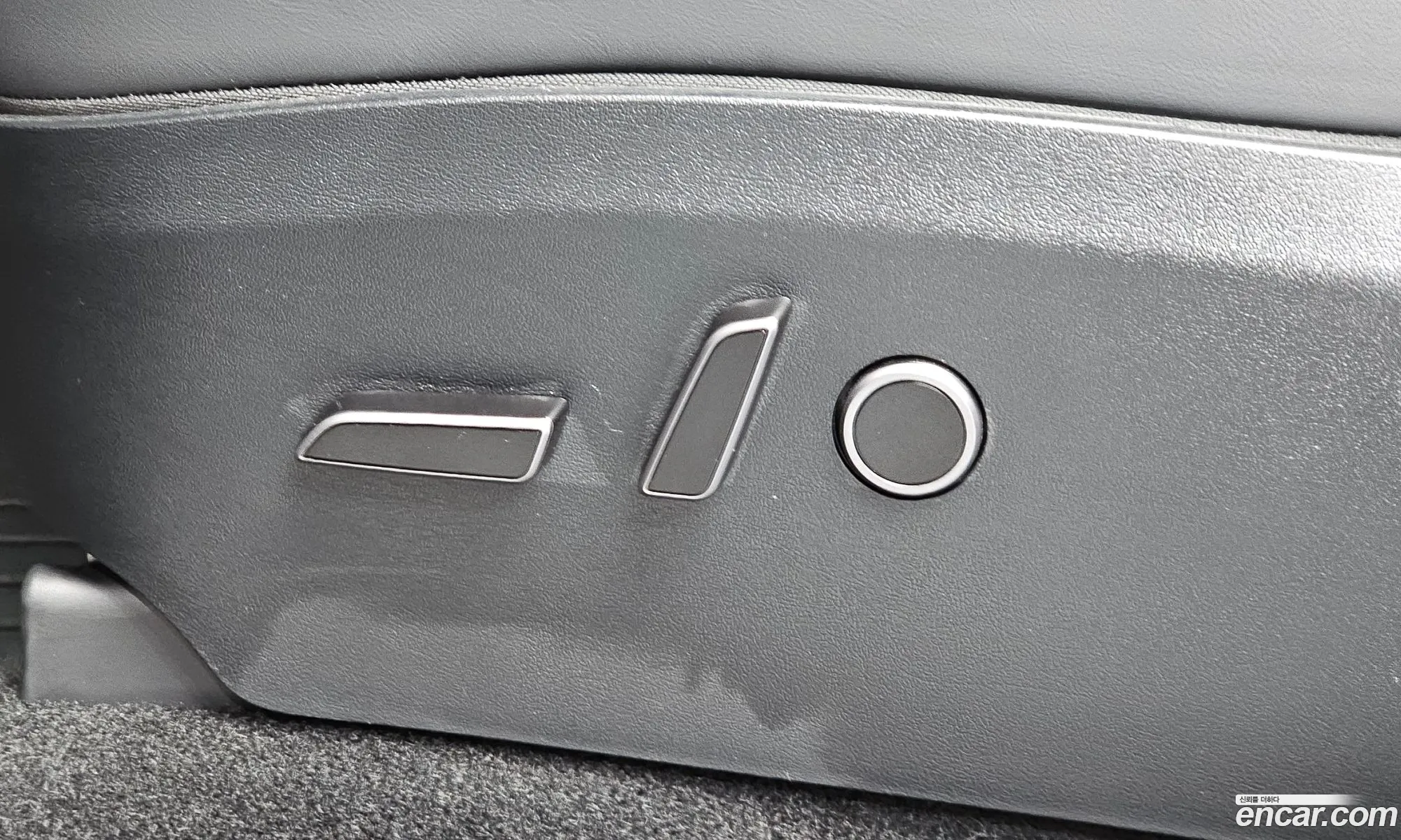 Tesla Model Y 2025 — 26