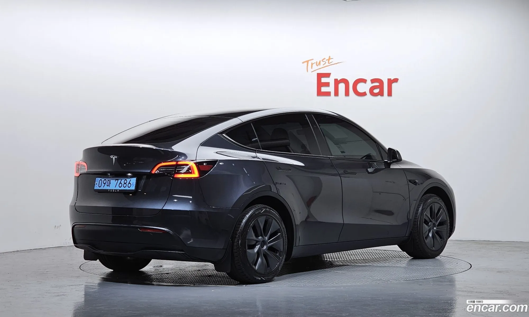 Tesla Model Y 2025 — 10