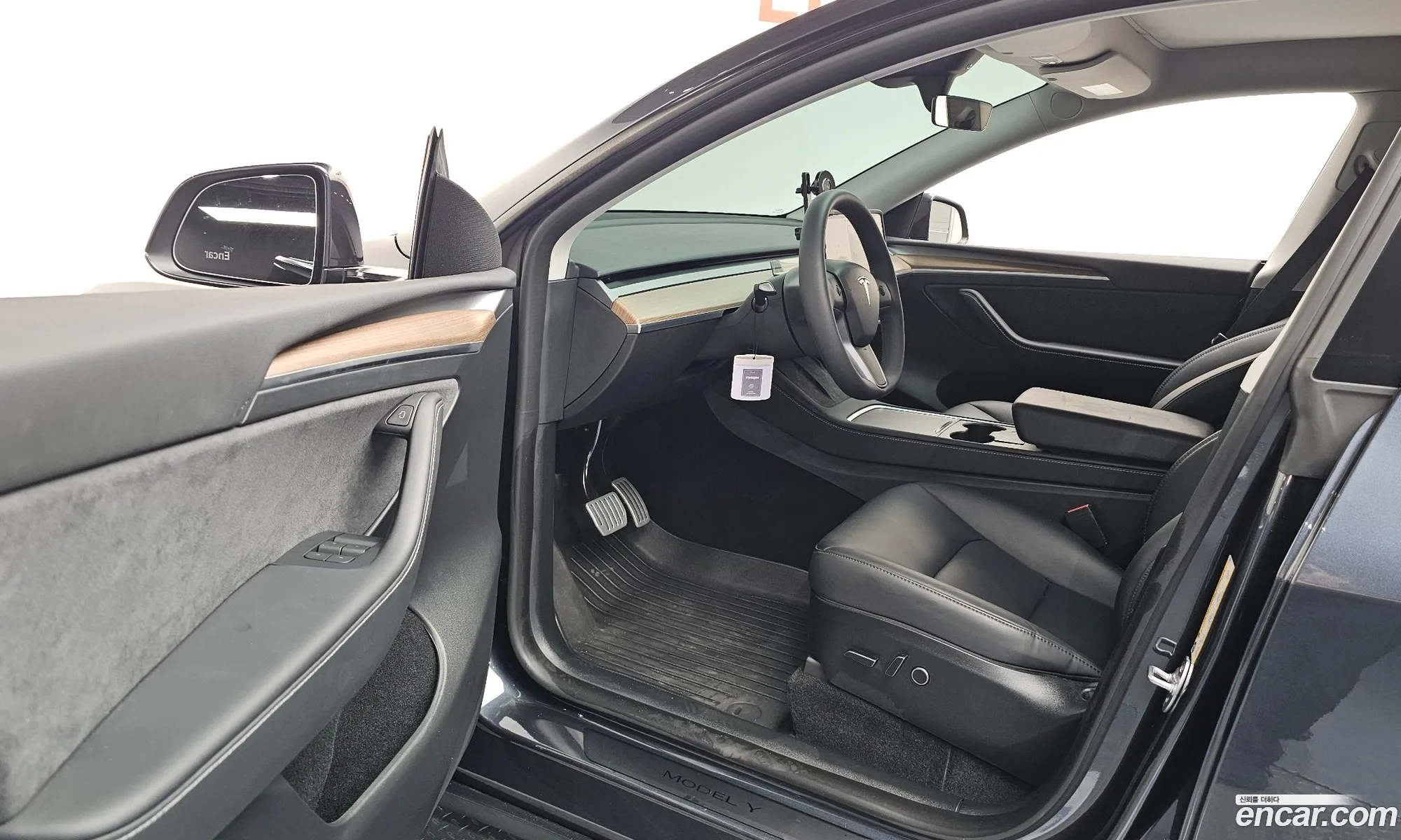 Tesla Model Y 2025 — 11