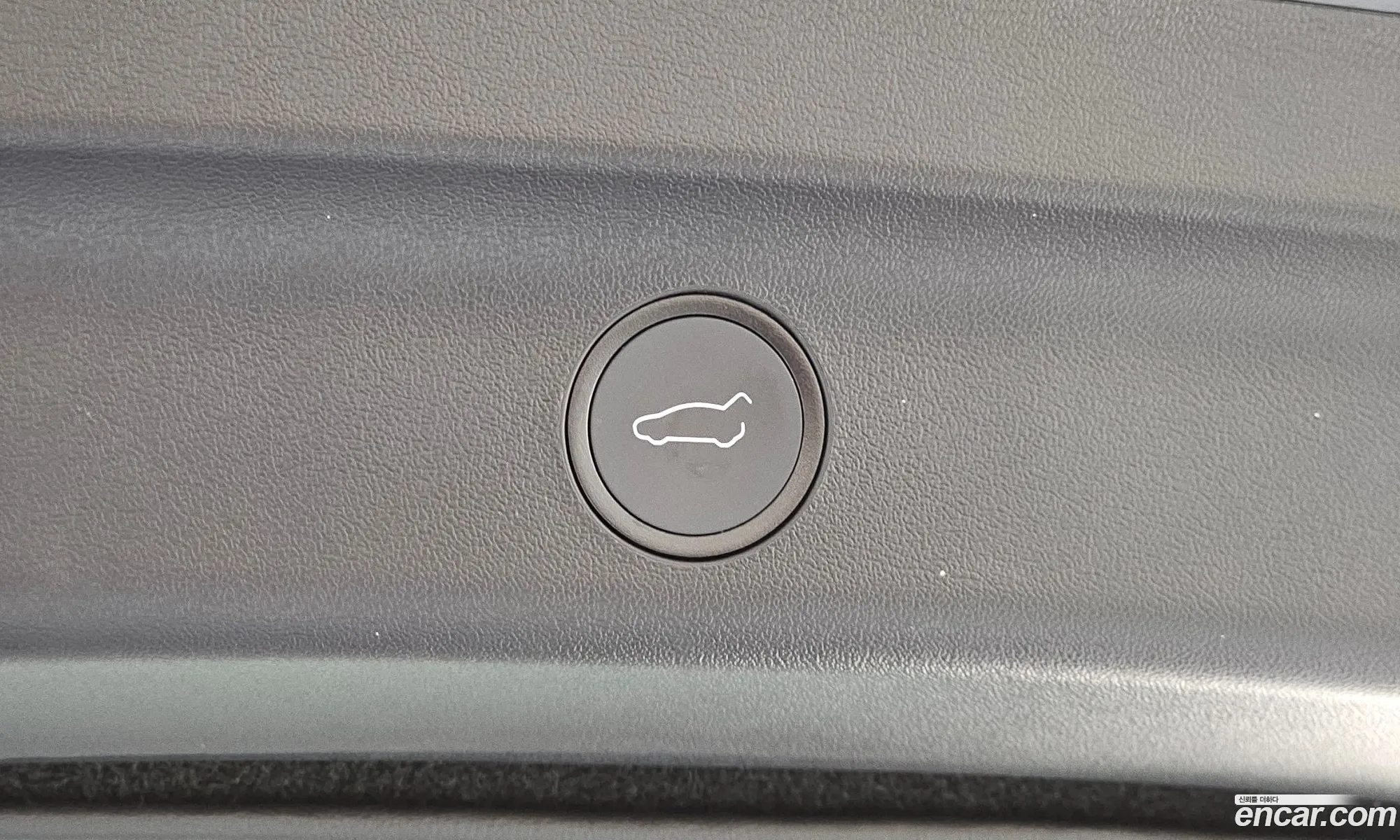 Tesla Model Y 2025 — 29