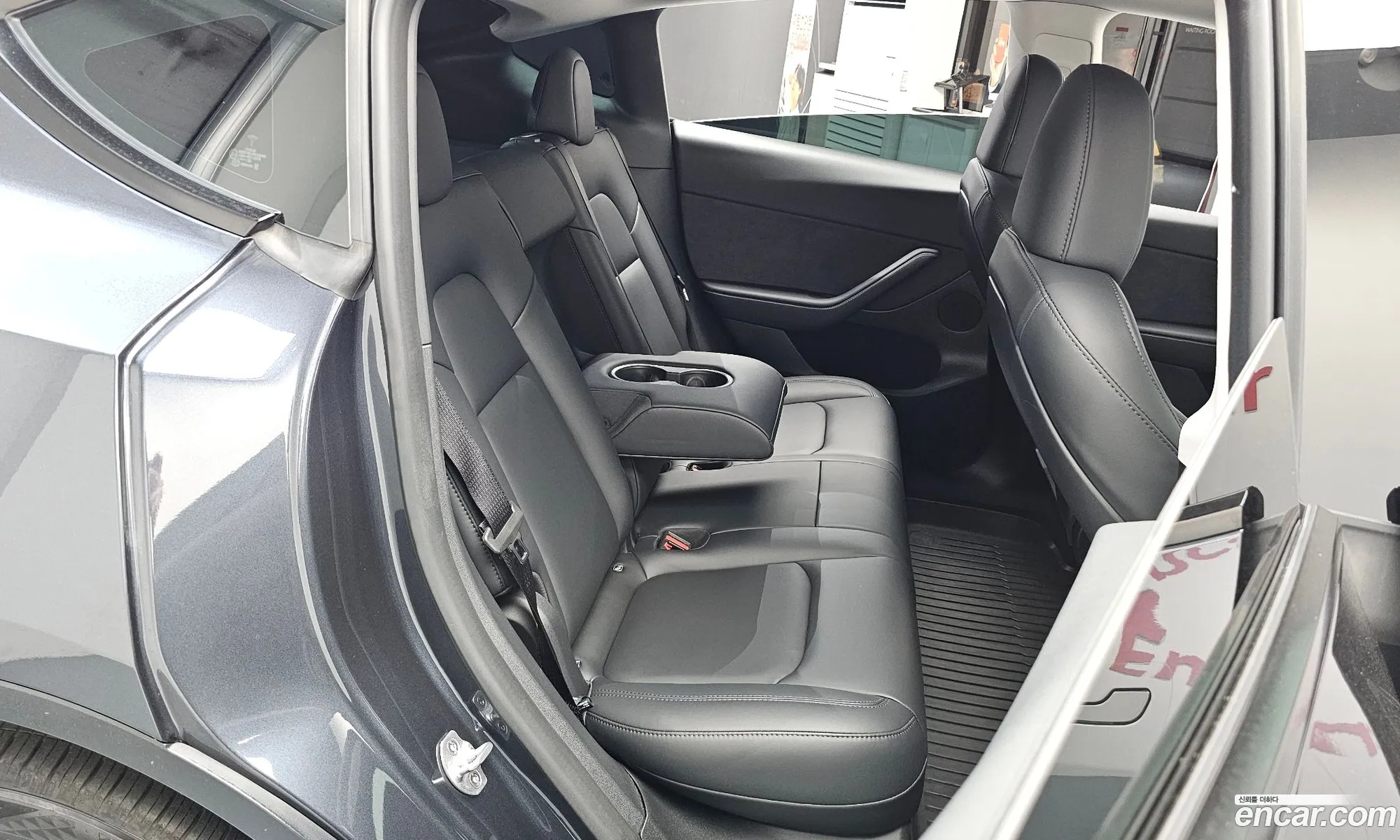 Tesla Model Y 2025 — 20