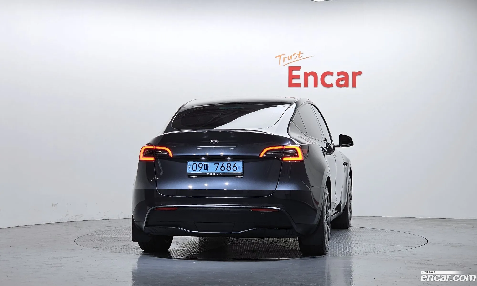 Tesla Model Y 2025 — 8