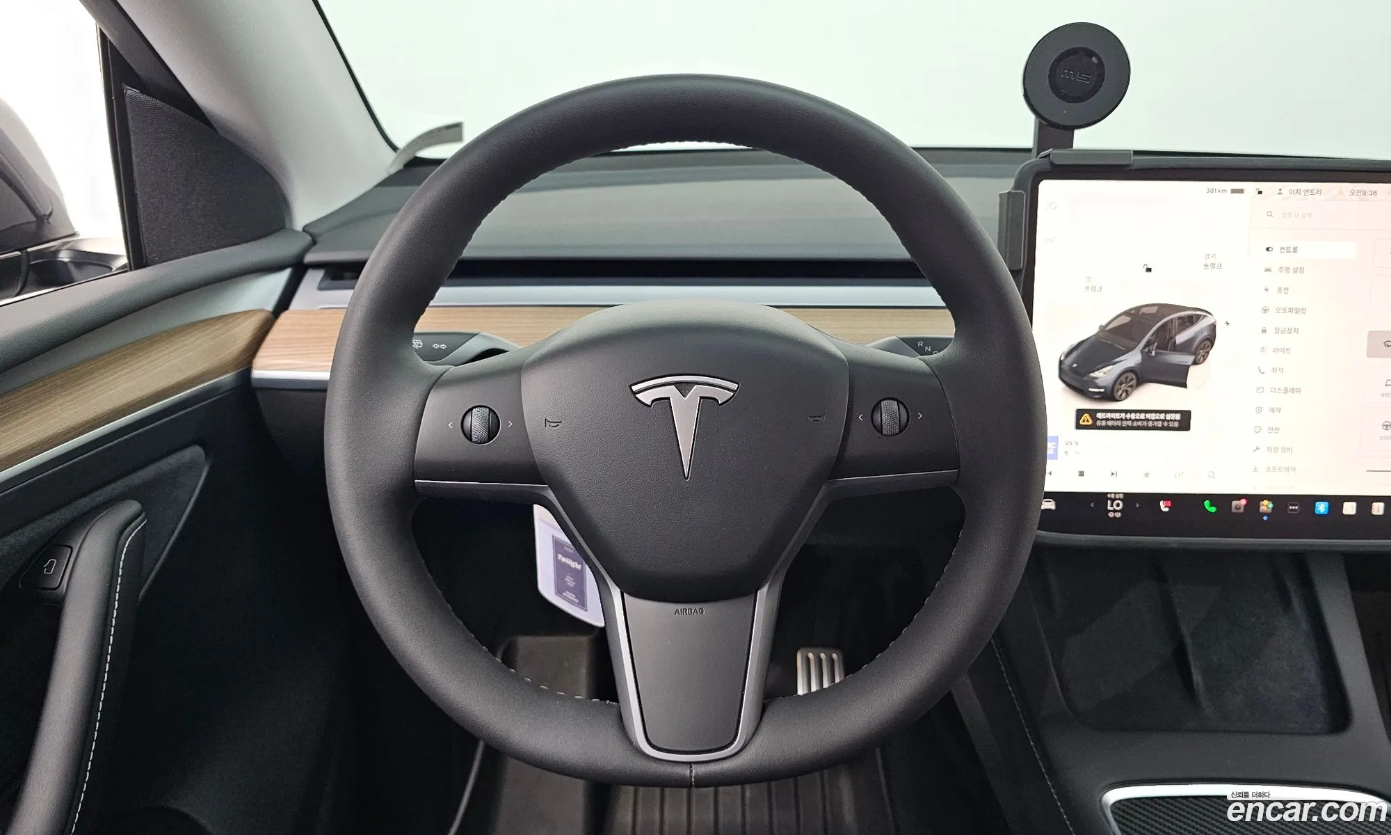 Tesla Model Y 2025 — 21