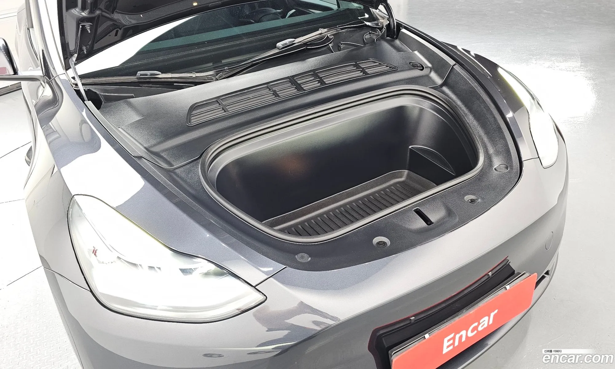 Tesla Model Y 2025 — 28