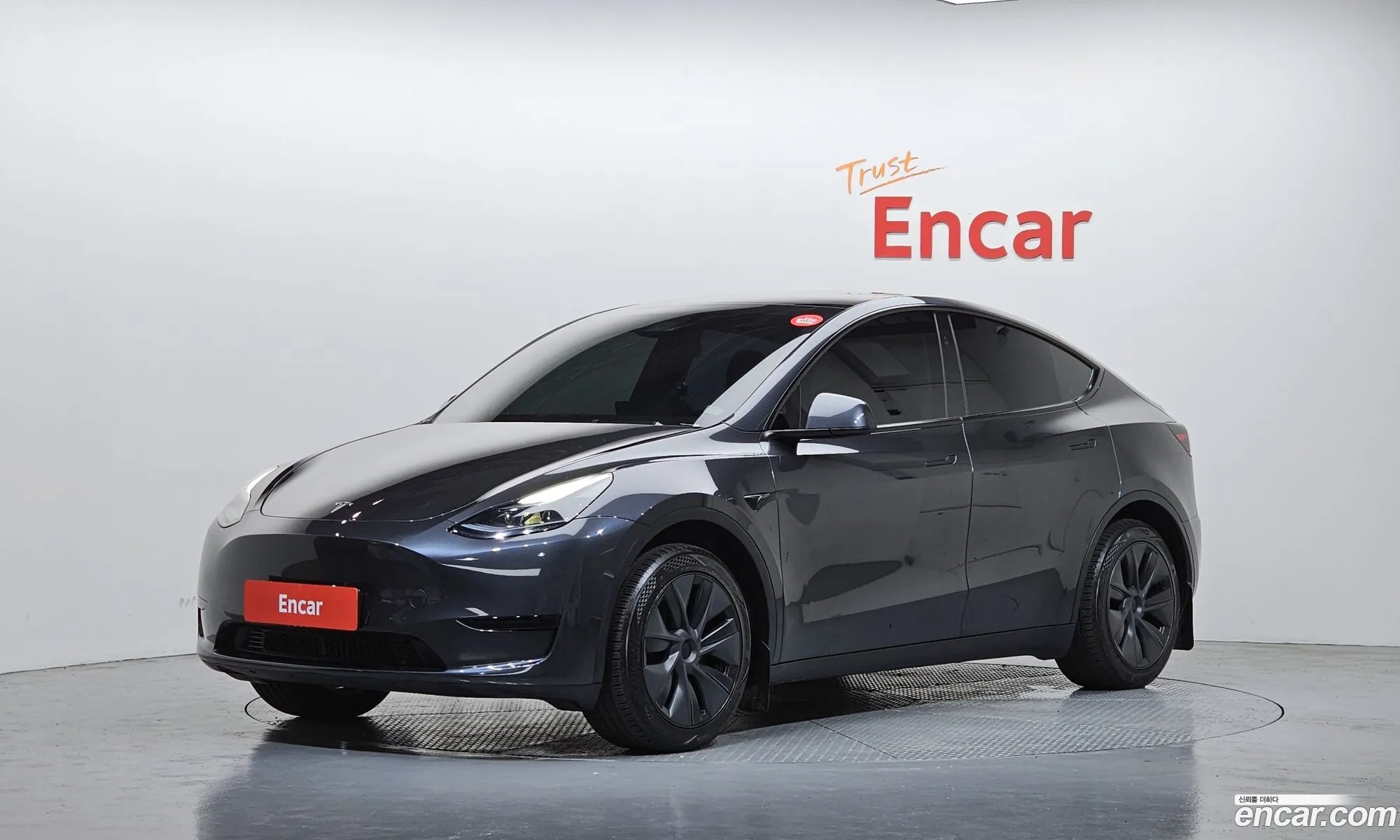Tesla Model Y 2025 — 22