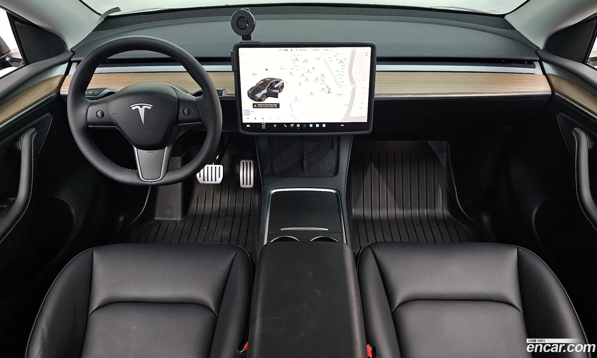 Tesla Model Y 2025 — 23