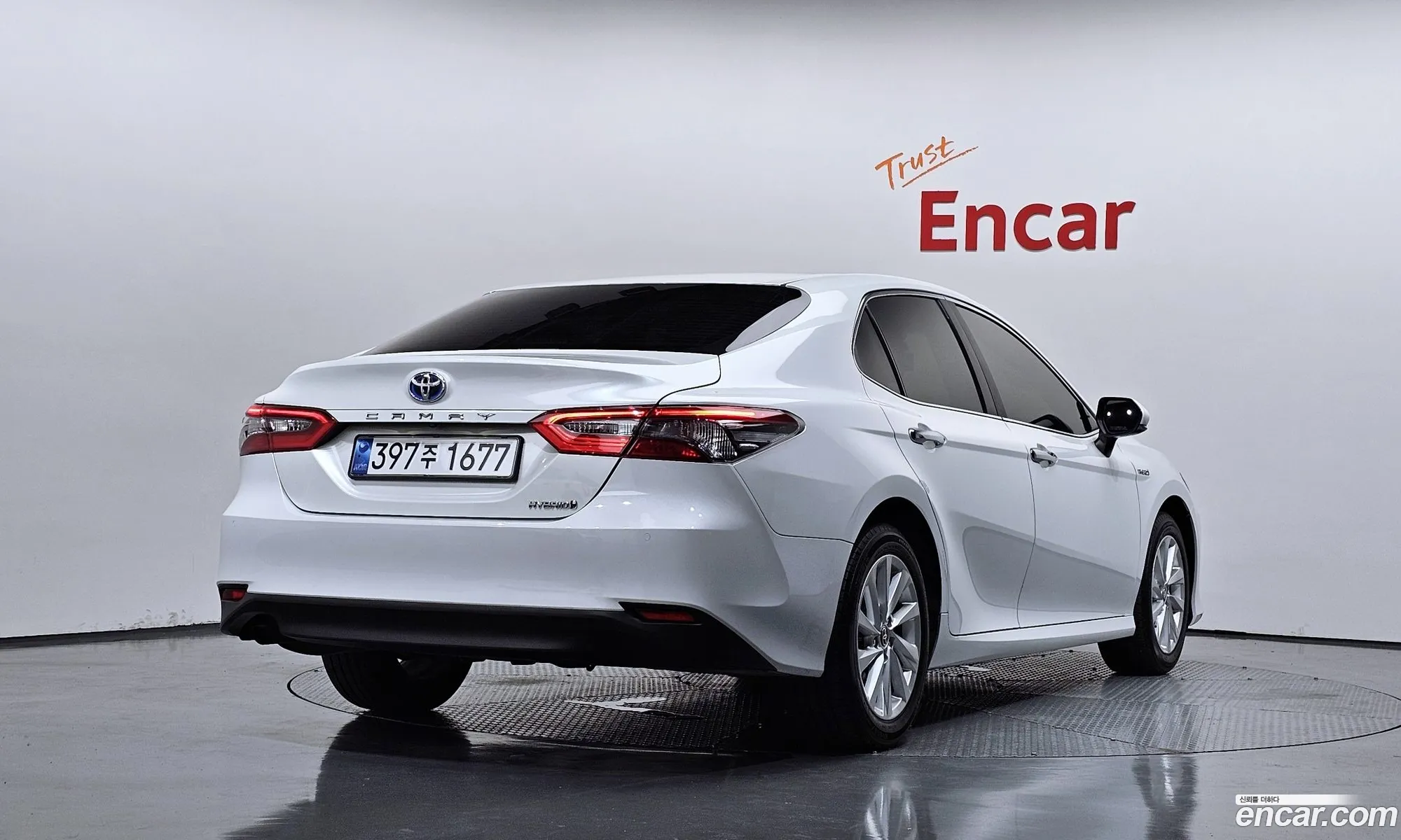 Toyota Camry 2023 — 4
