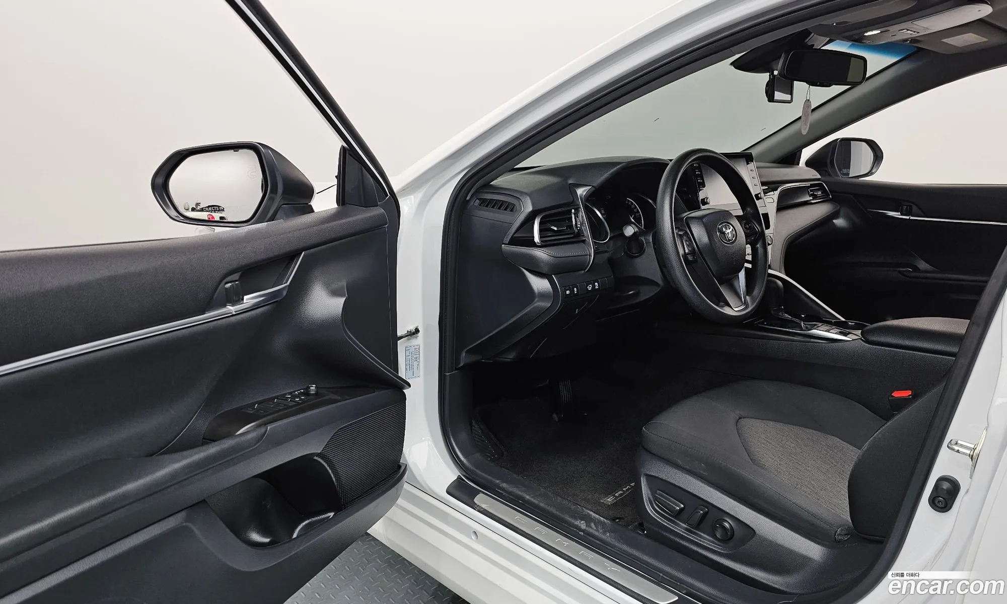Toyota Camry 2023 — 28