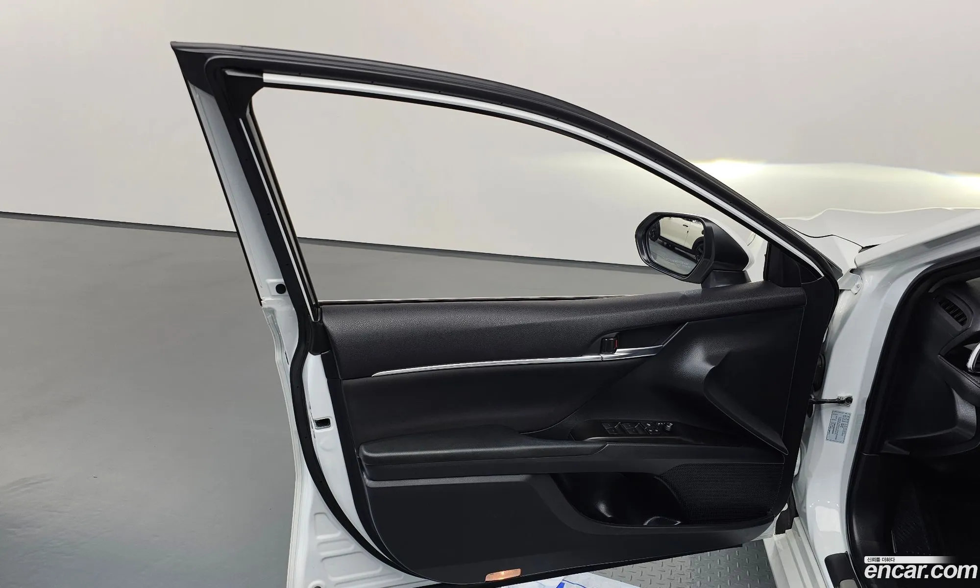 Toyota Camry 2023 — 5