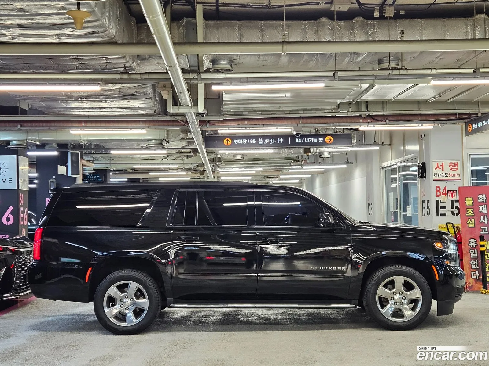 Chevrolet Suburban 2017 — 18