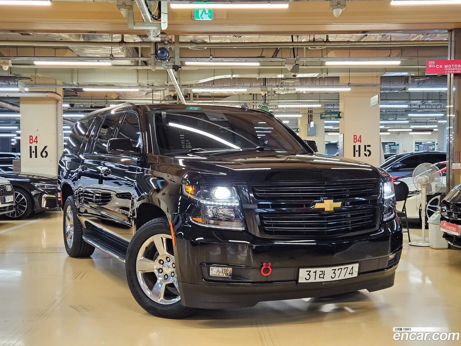 Chevrolet Suburban 2017 — 19