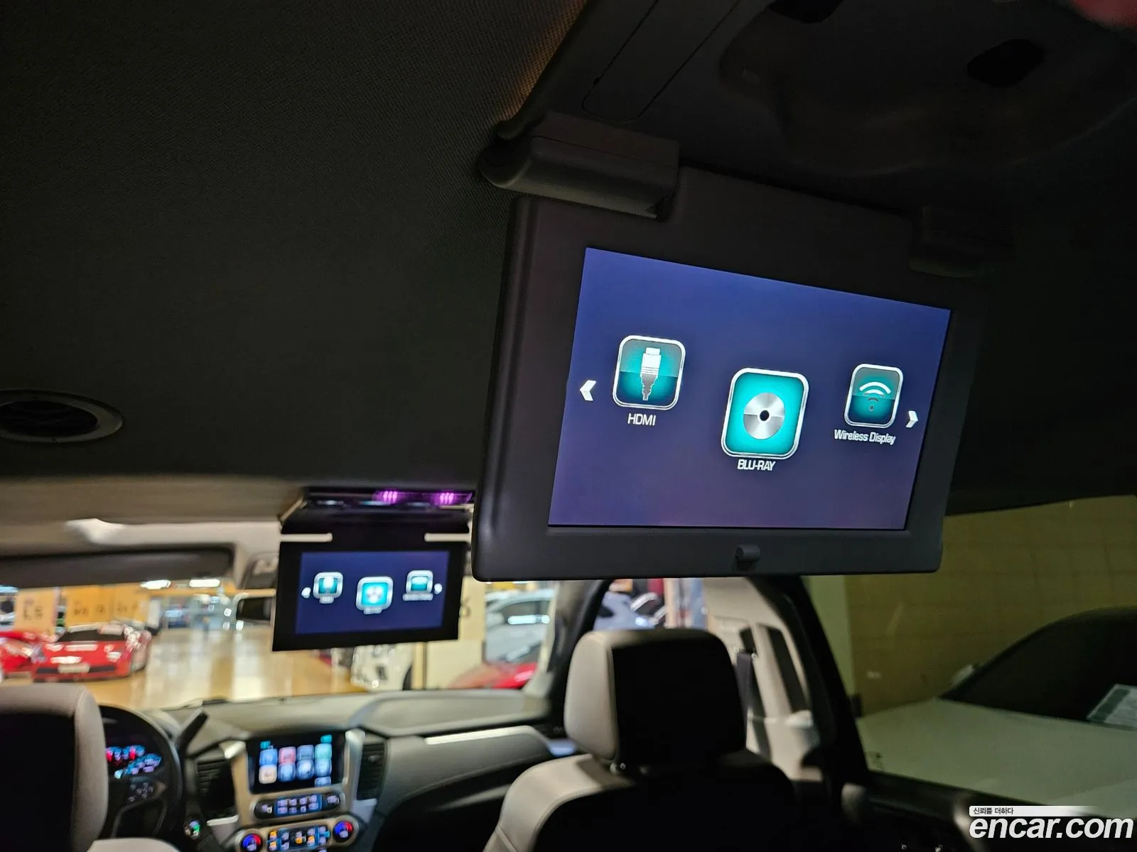 Chevrolet Suburban 2017 — 14