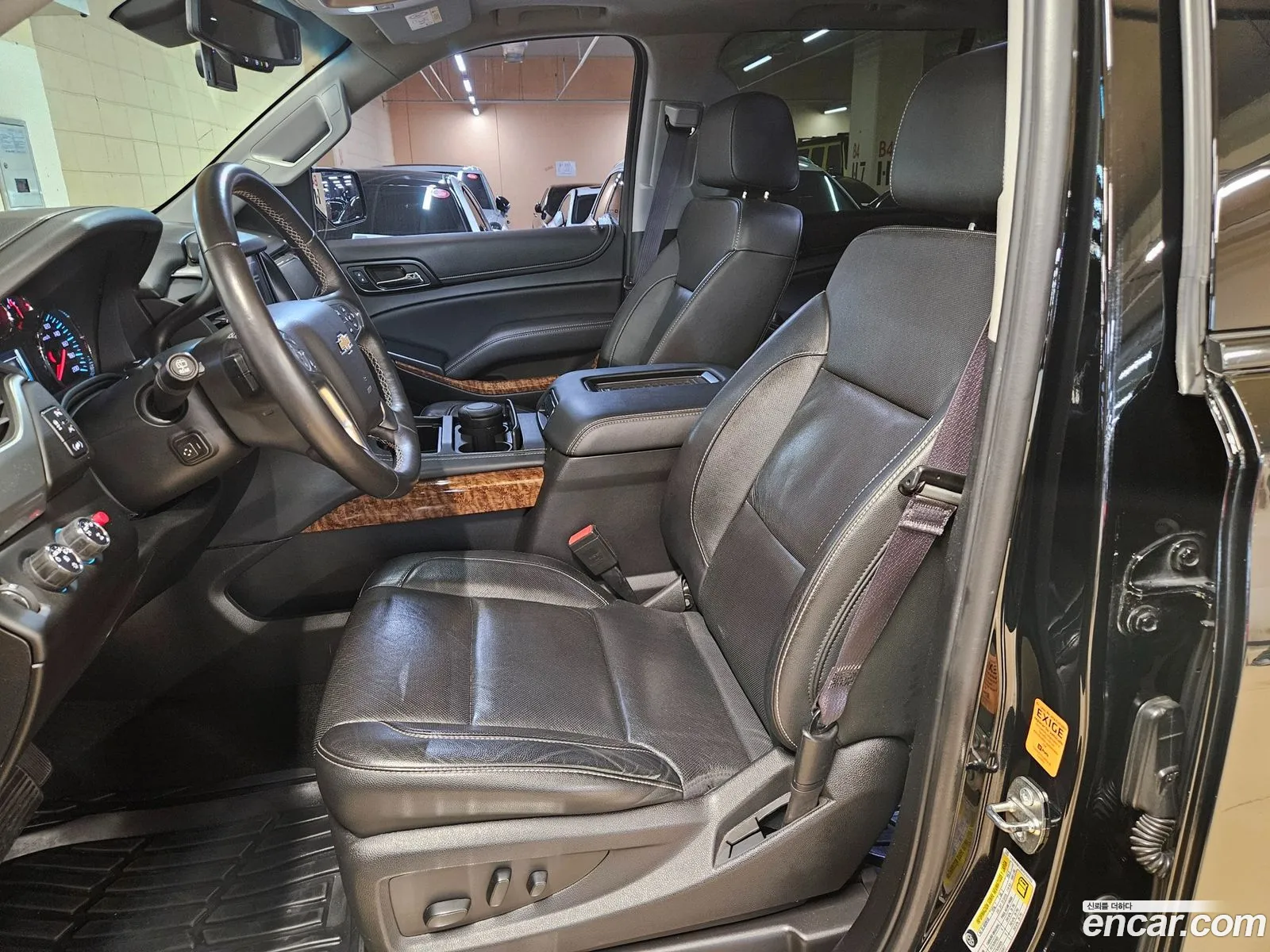 Chevrolet Suburban 2017 — 13