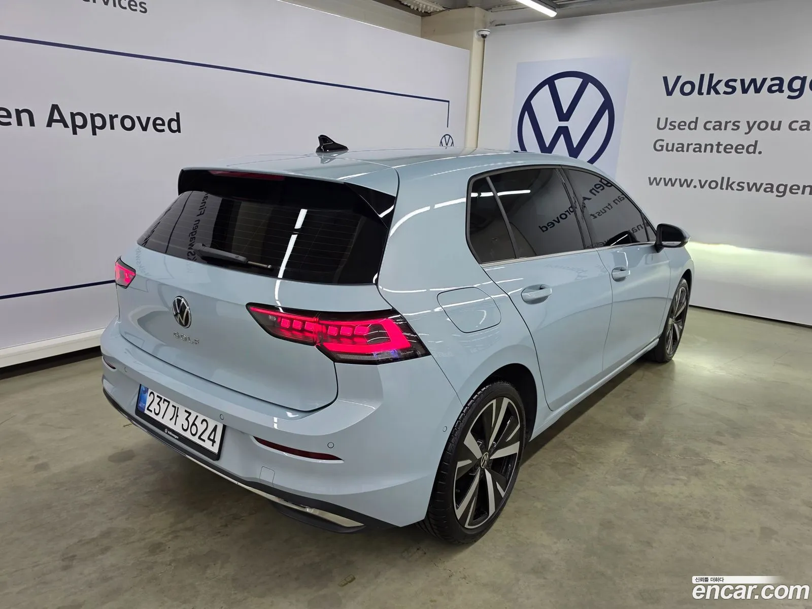 Volkswagen Golf 8th Gen 2025 — 8
