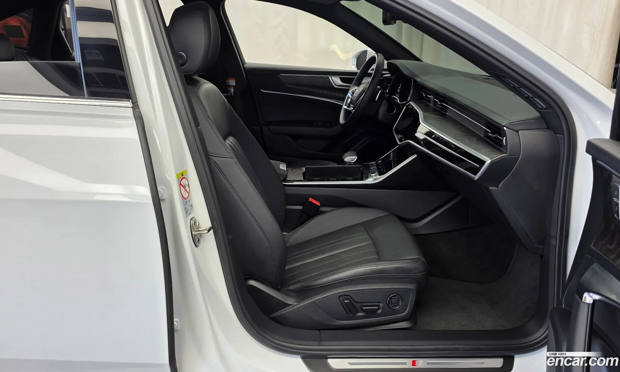 Audi A6 2023 WAUZZZF22PN021078 — 4