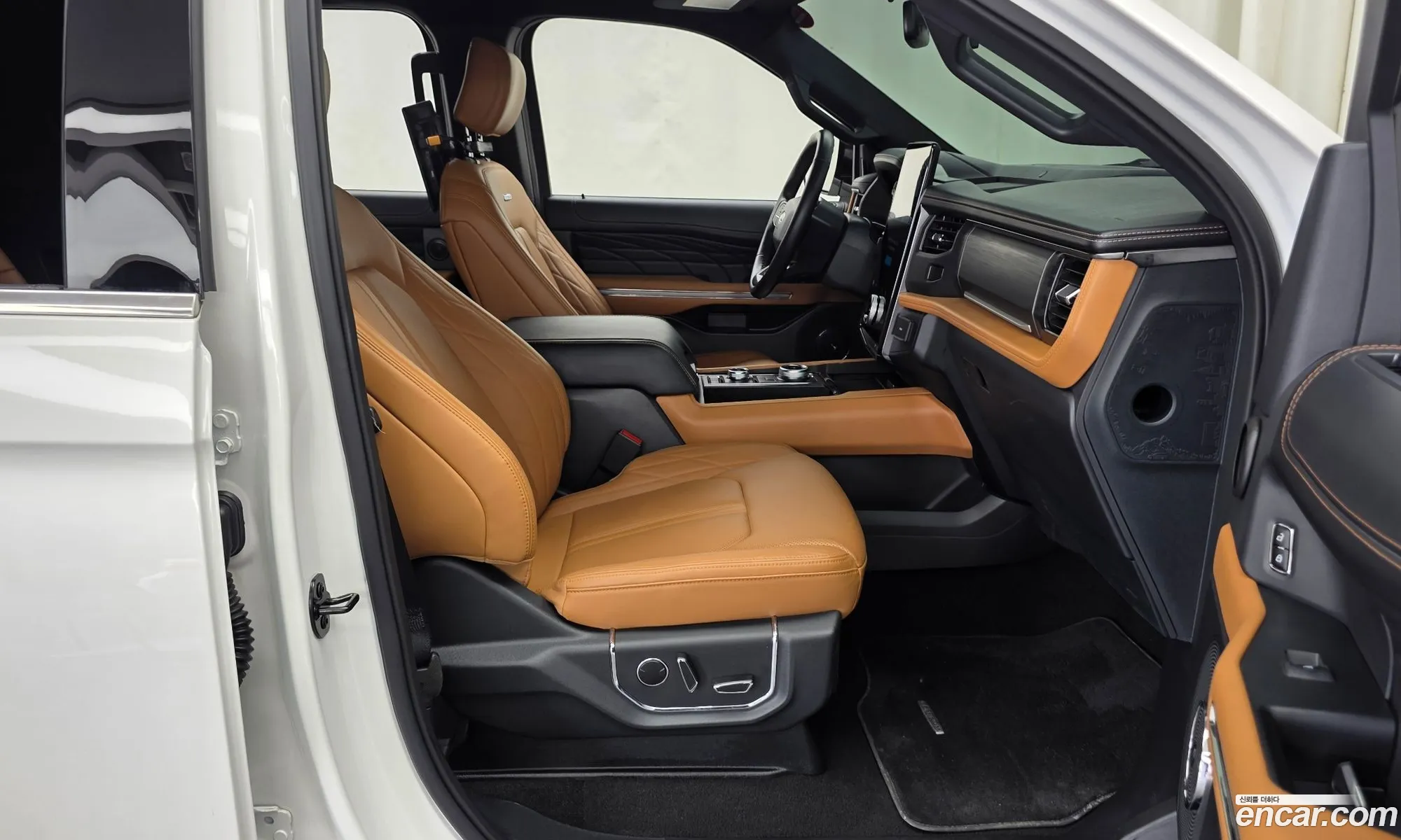 Ford Expedition 2023 1FMJU1M81PEA56455 — 24