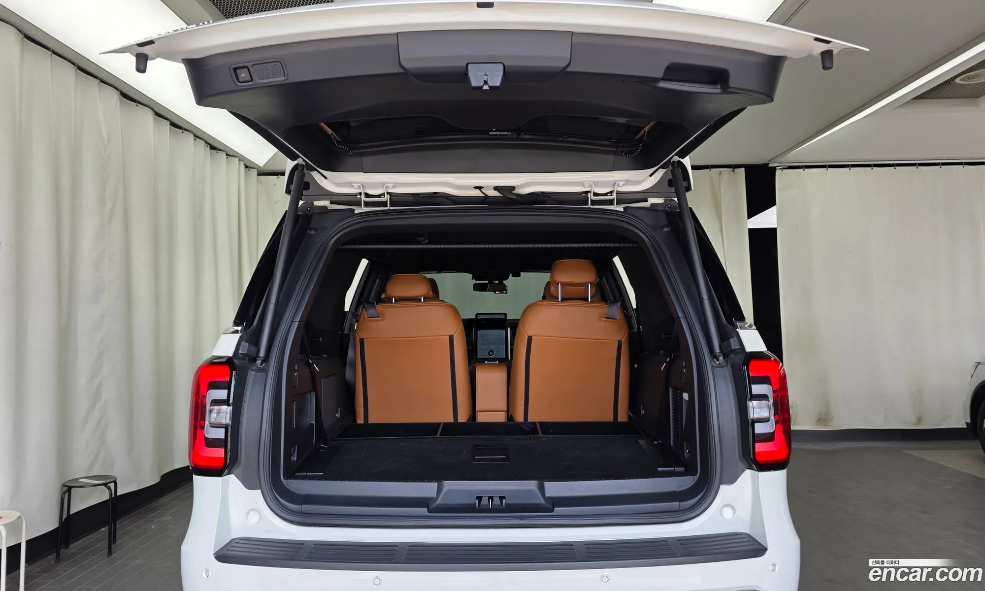 Ford Expedition 2023 1FMJU1M81PEA56455 — 28