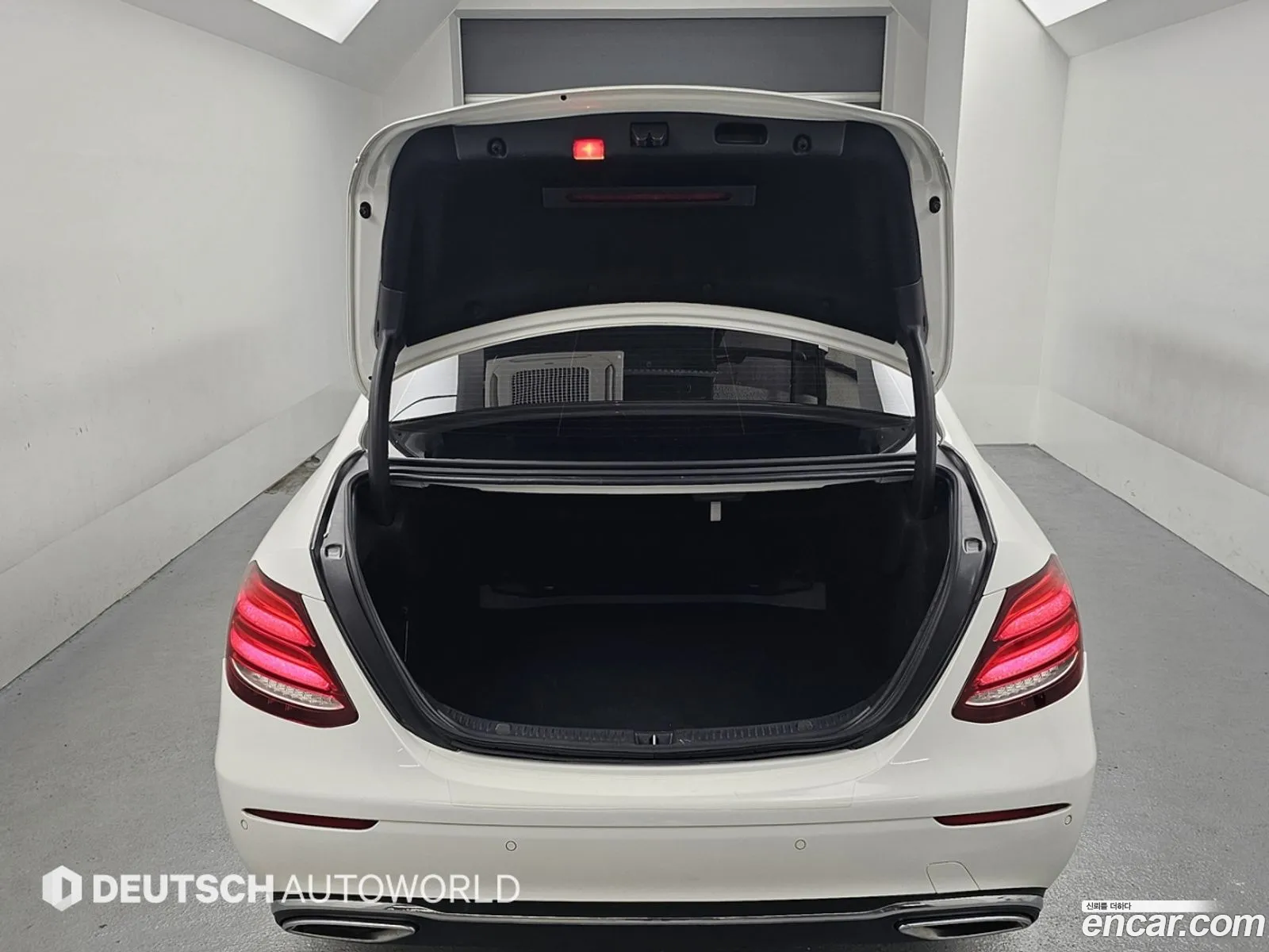 Mercedes-Benz E-Class W213 2016 — 18