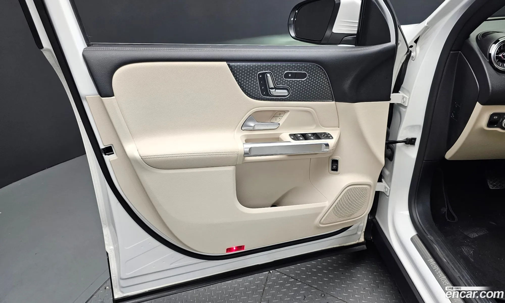 Mercedes-Benz GLB-Class X247 2024 — 21