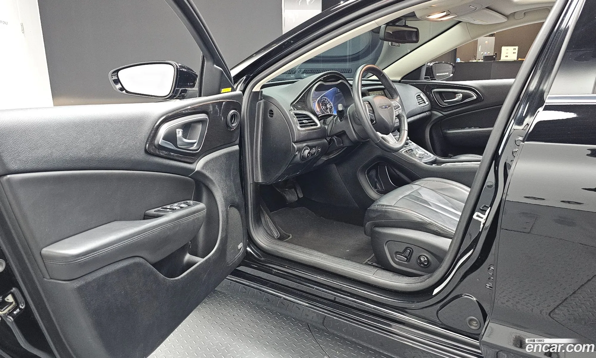 Chrysler 200 2015 1C3CCCCBXFN640588 — 7