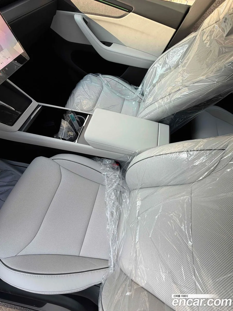 Tesla Model Y 2026 — 6