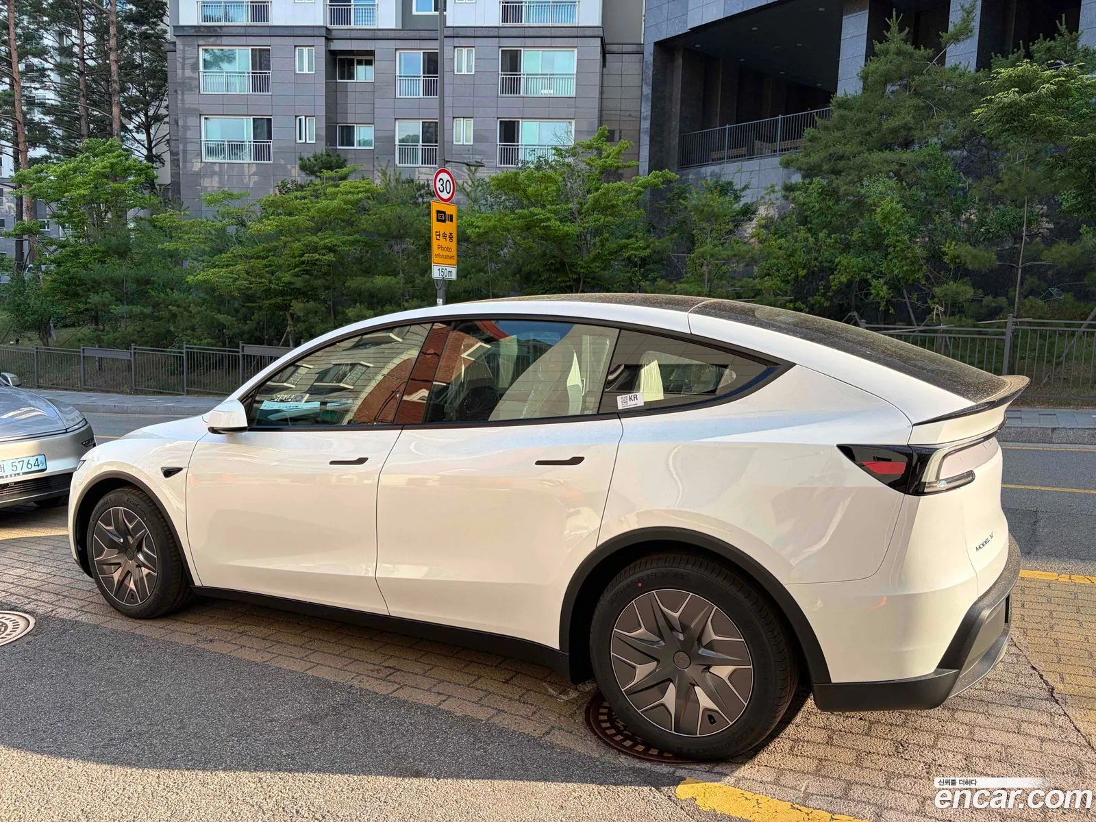 Tesla Model Y 2026 — 4