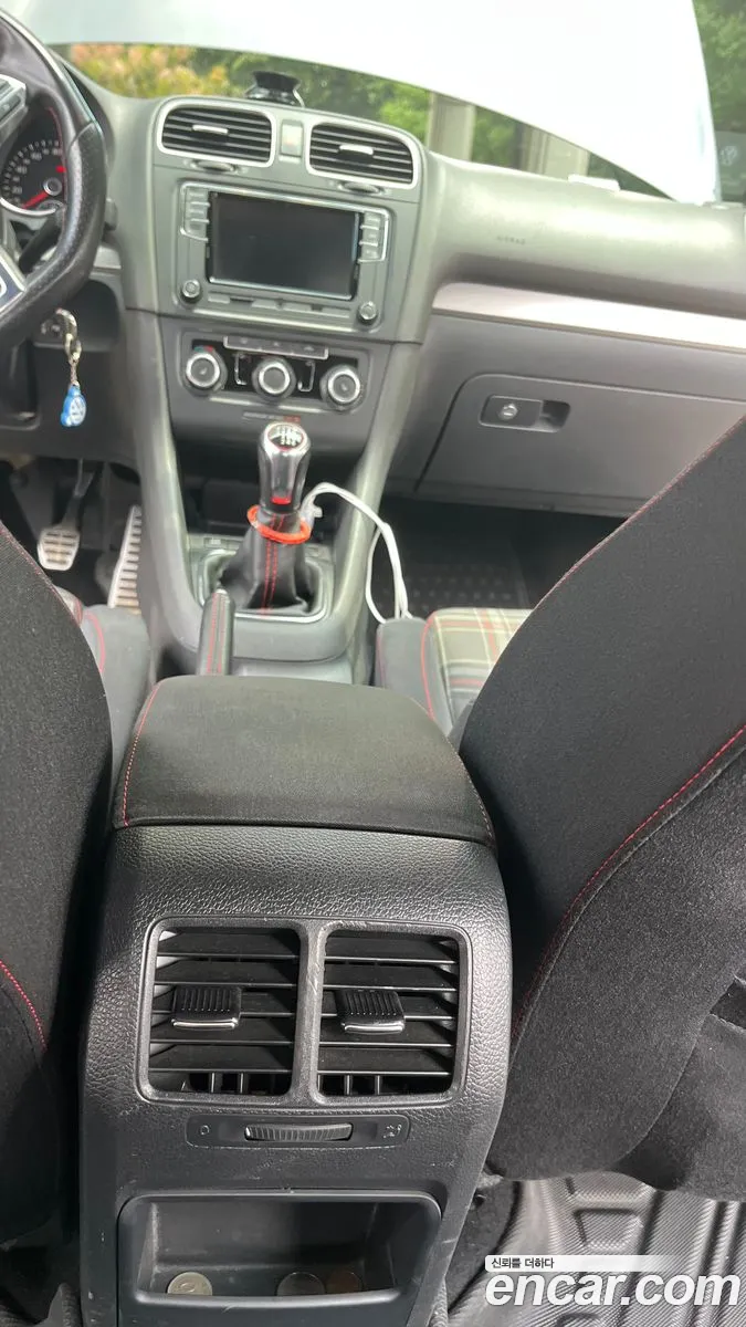 Volkswagen Golf 6th Gen 2010 — 7