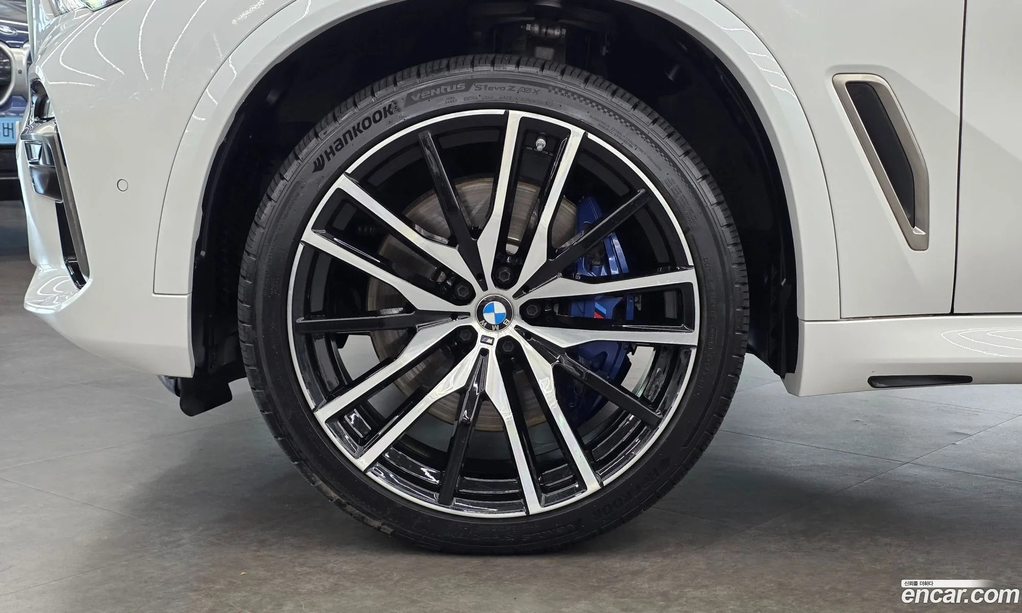 BMW X5 2021 — 7
