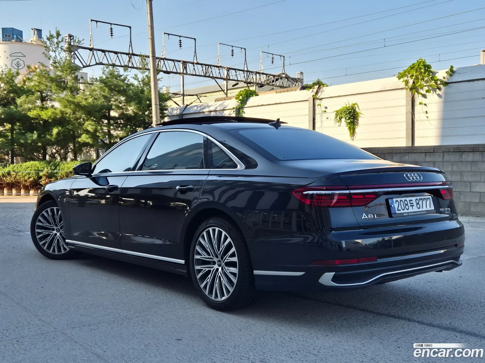 Audi A8 2023 — 18