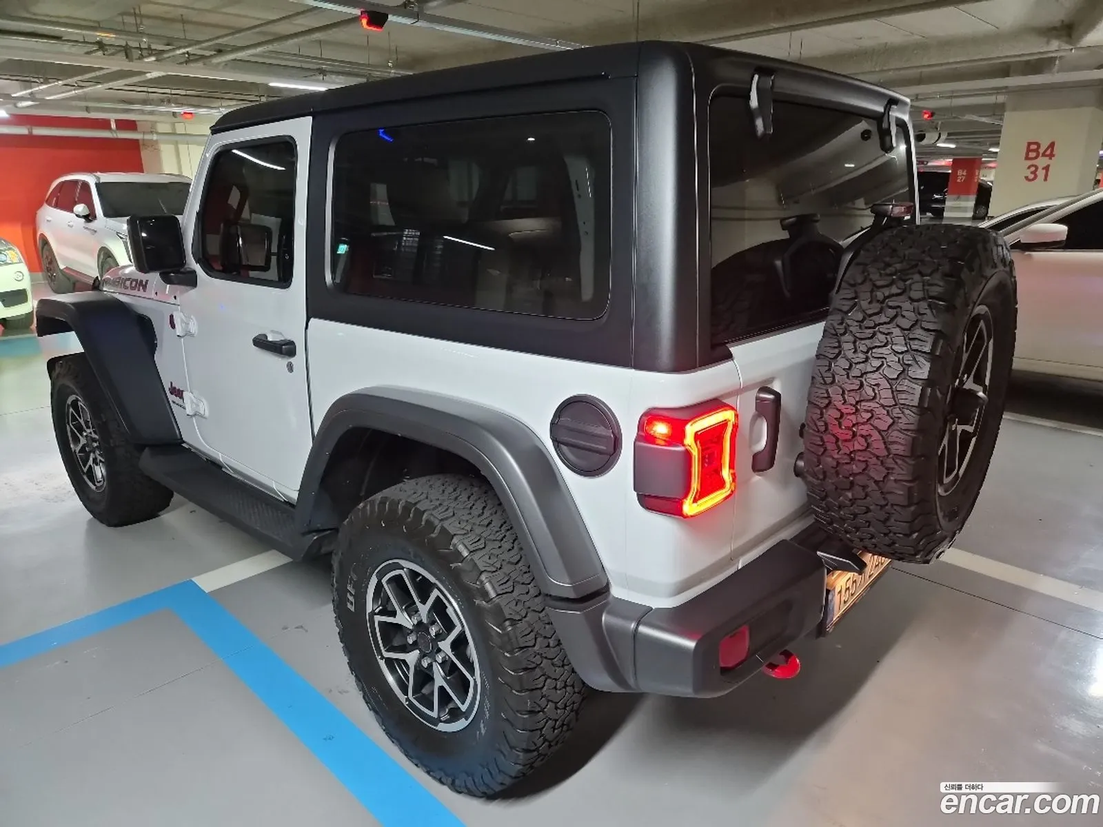 Jeep Wrangler 2025 — 4