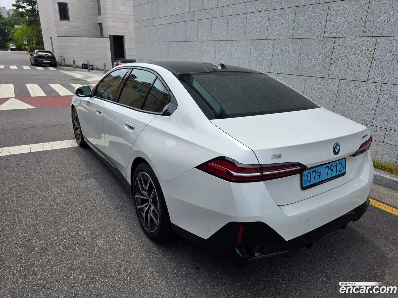 BMW i5 2023 — 2