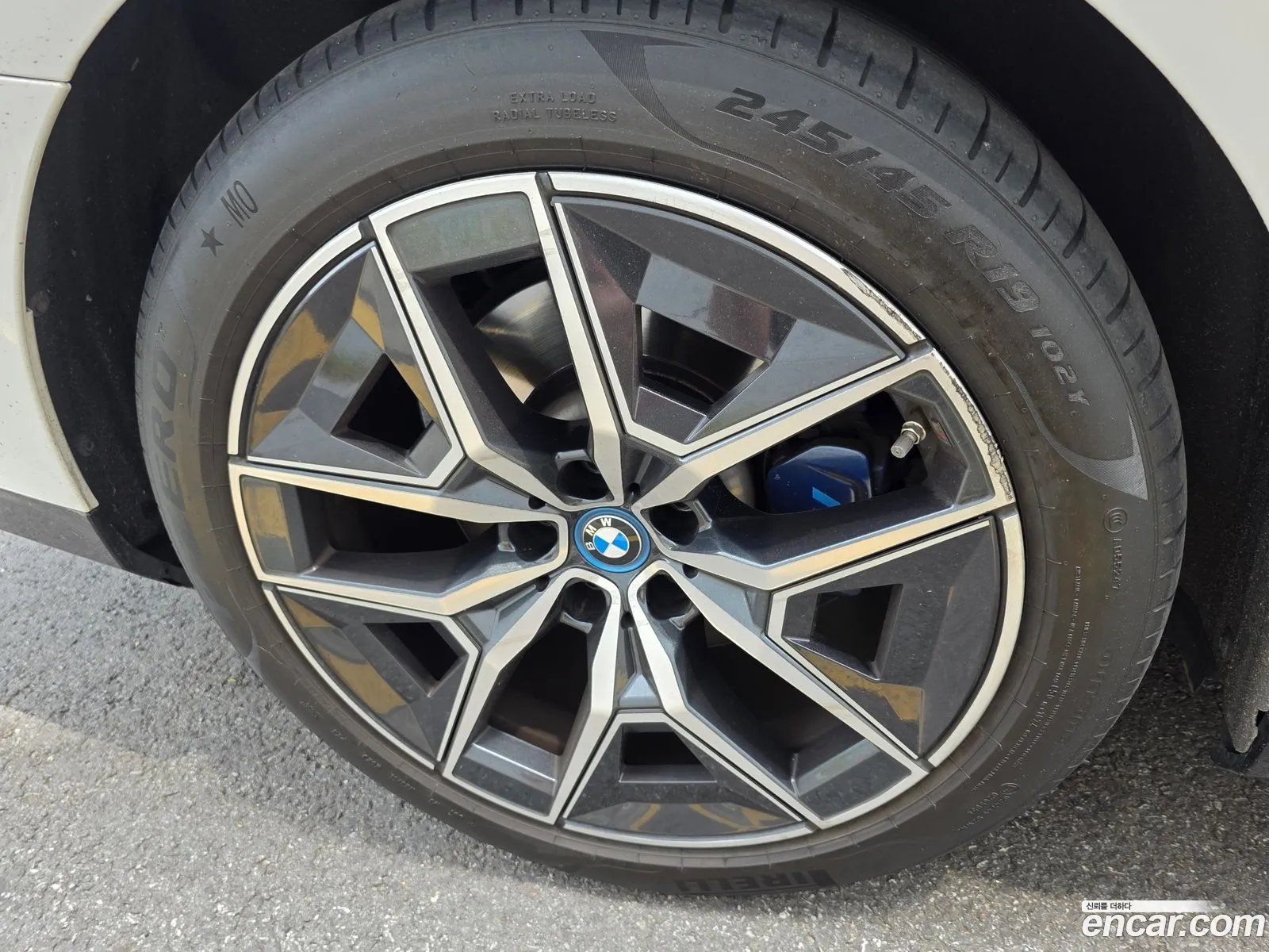 BMW i5 2023 — 17