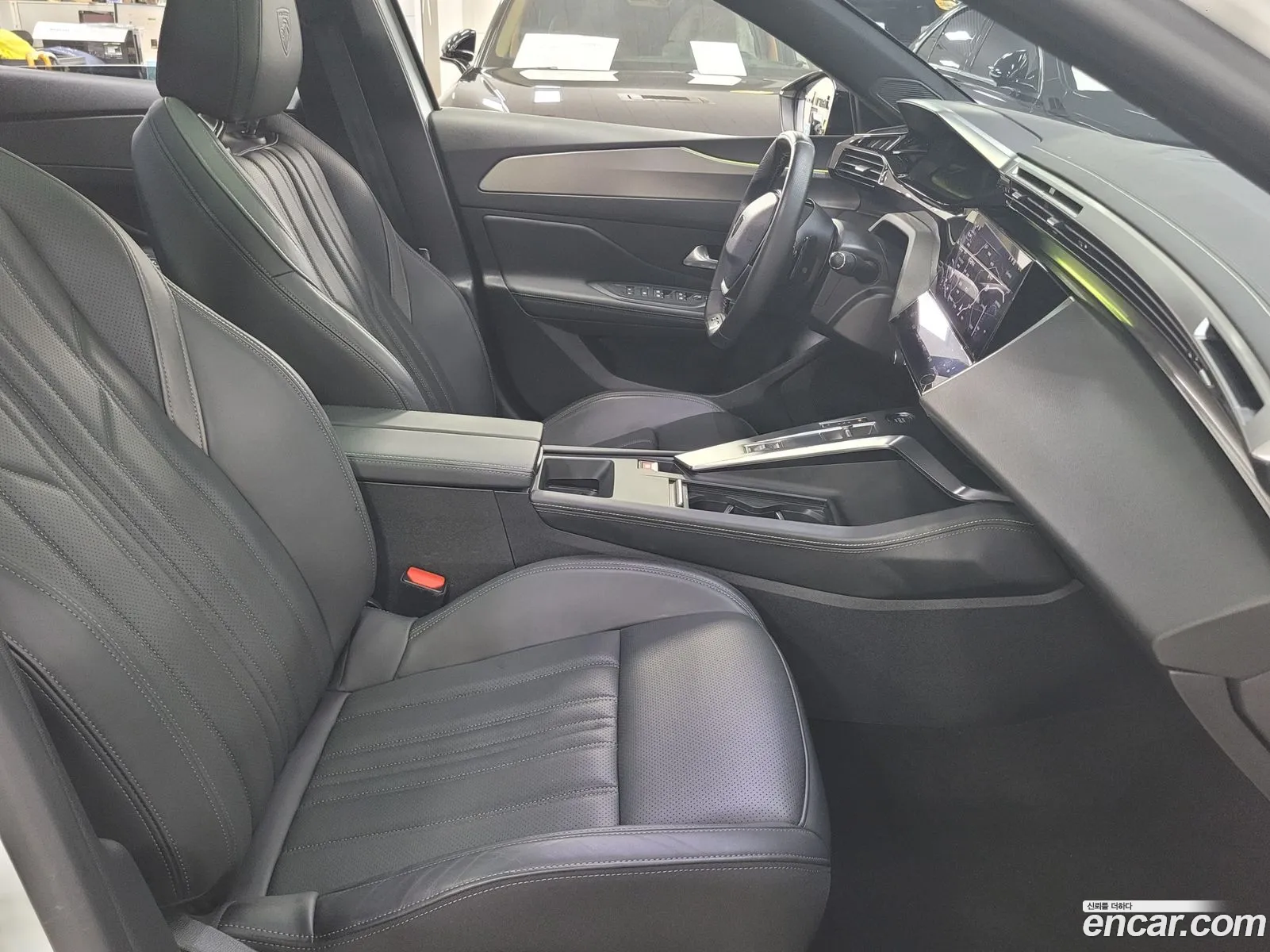 Peugeot 408 2023 — 3