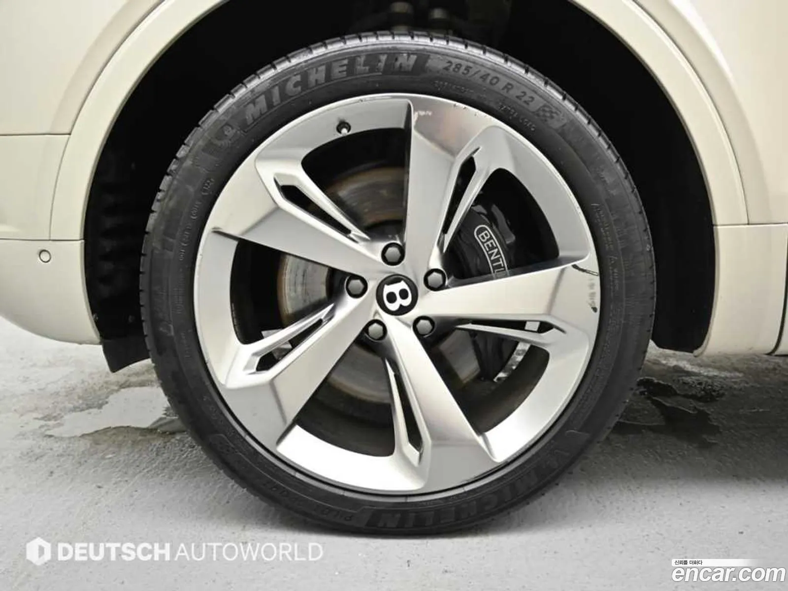 Bentley Bentayga 2018 — 13