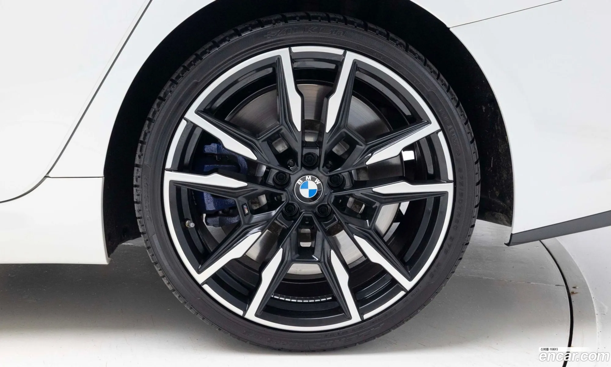 BMW 8 Series 2023 — 20