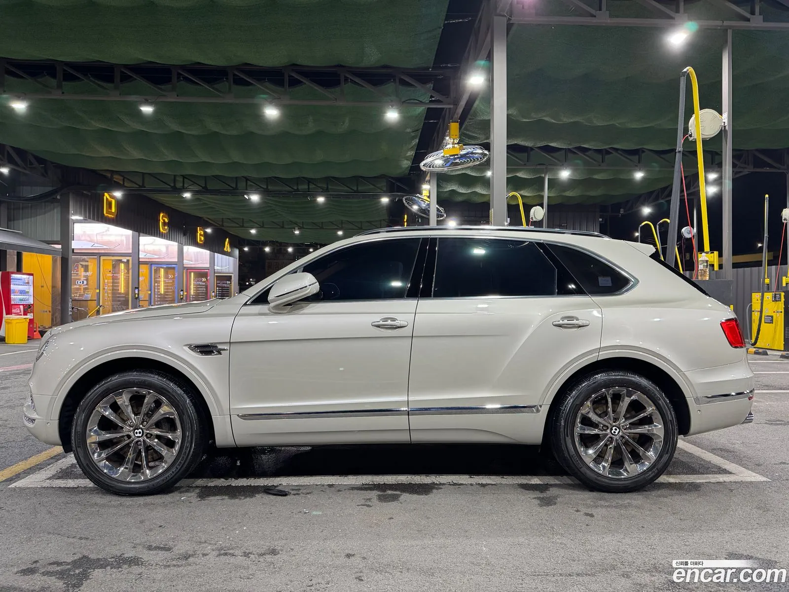 Bentley Bentayga 2017 — 10