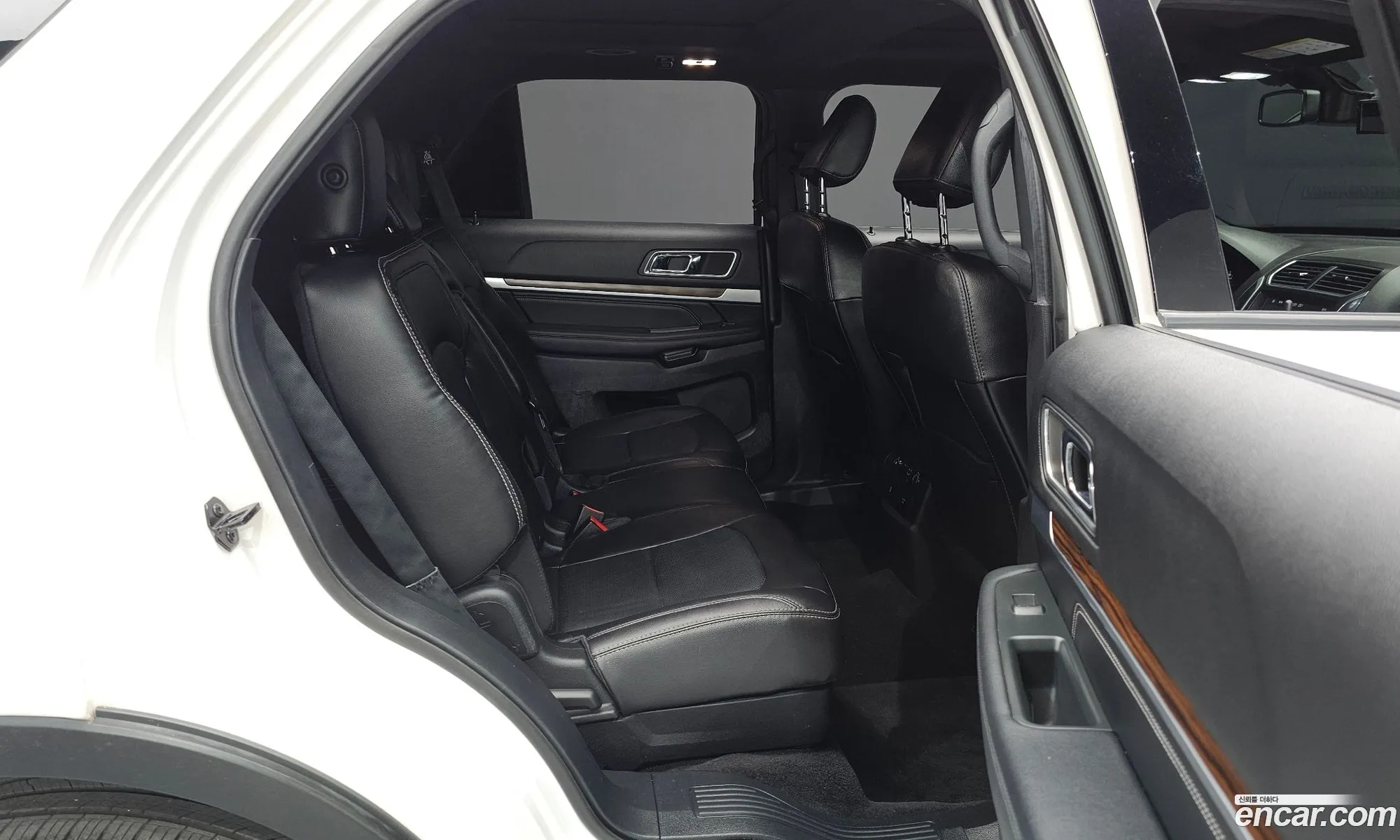 Ford Explorer 2019 1FM5K8FH2KGA56510 — 16