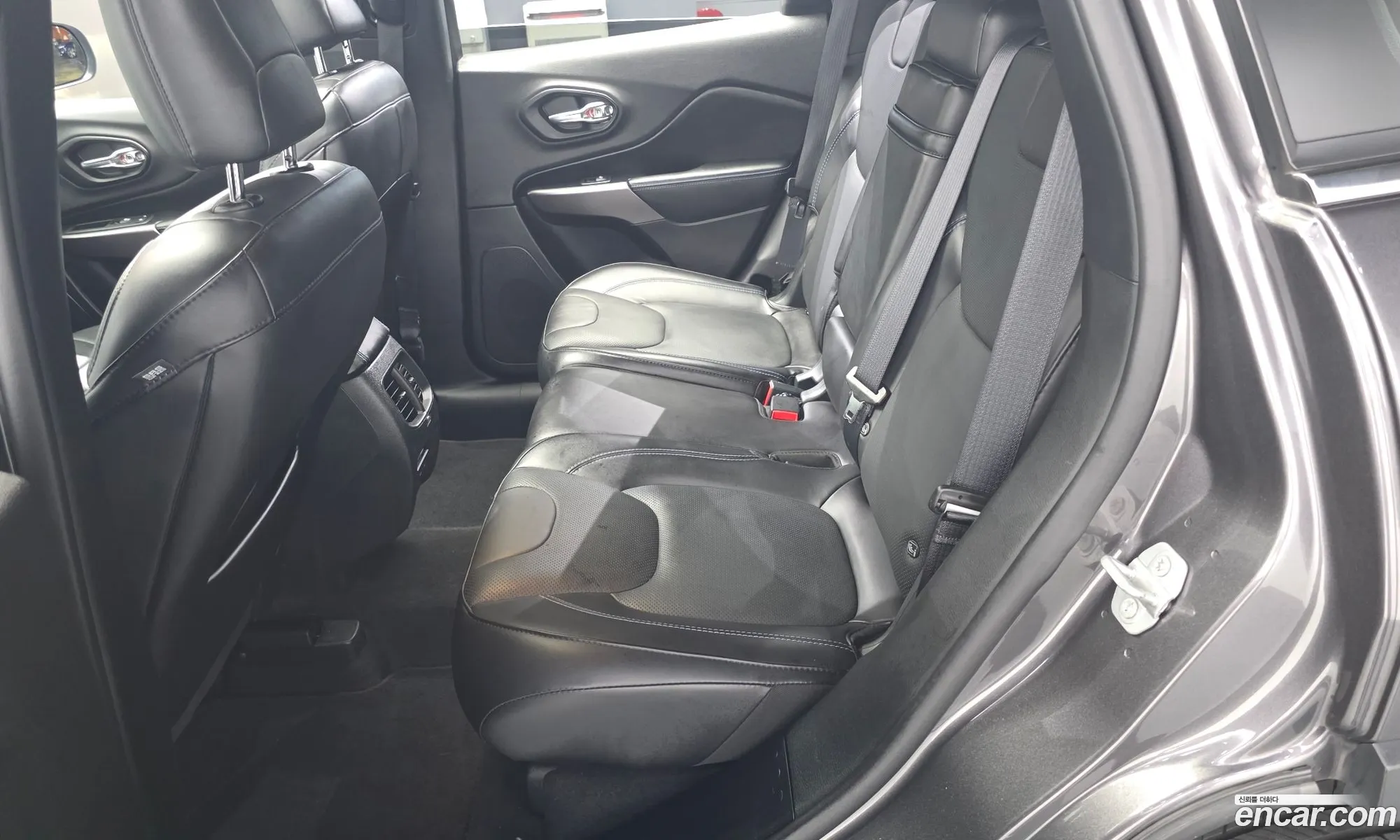 Jeep Cherokee 2019 1C4PJMCB3KD385047 — 2