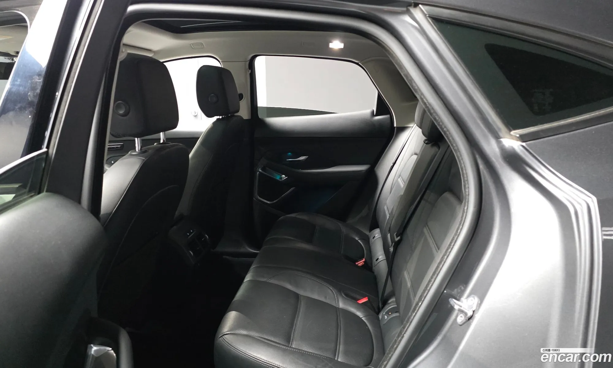 Jaguar E-Pace 2019 SADFA2BN2K1Z43763 — 16