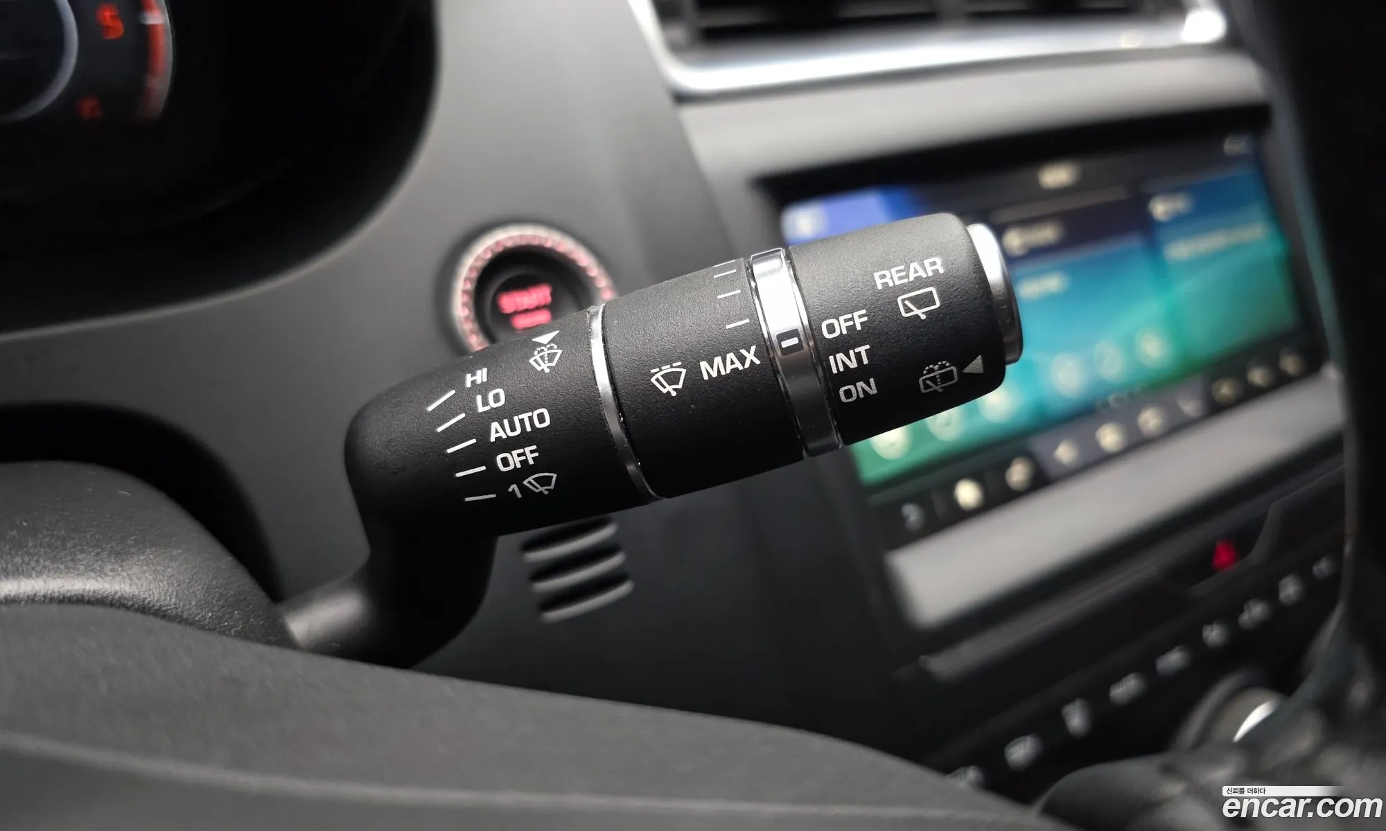 Jaguar E-Pace 2019 SADFA2BN2K1Z43763 — 32