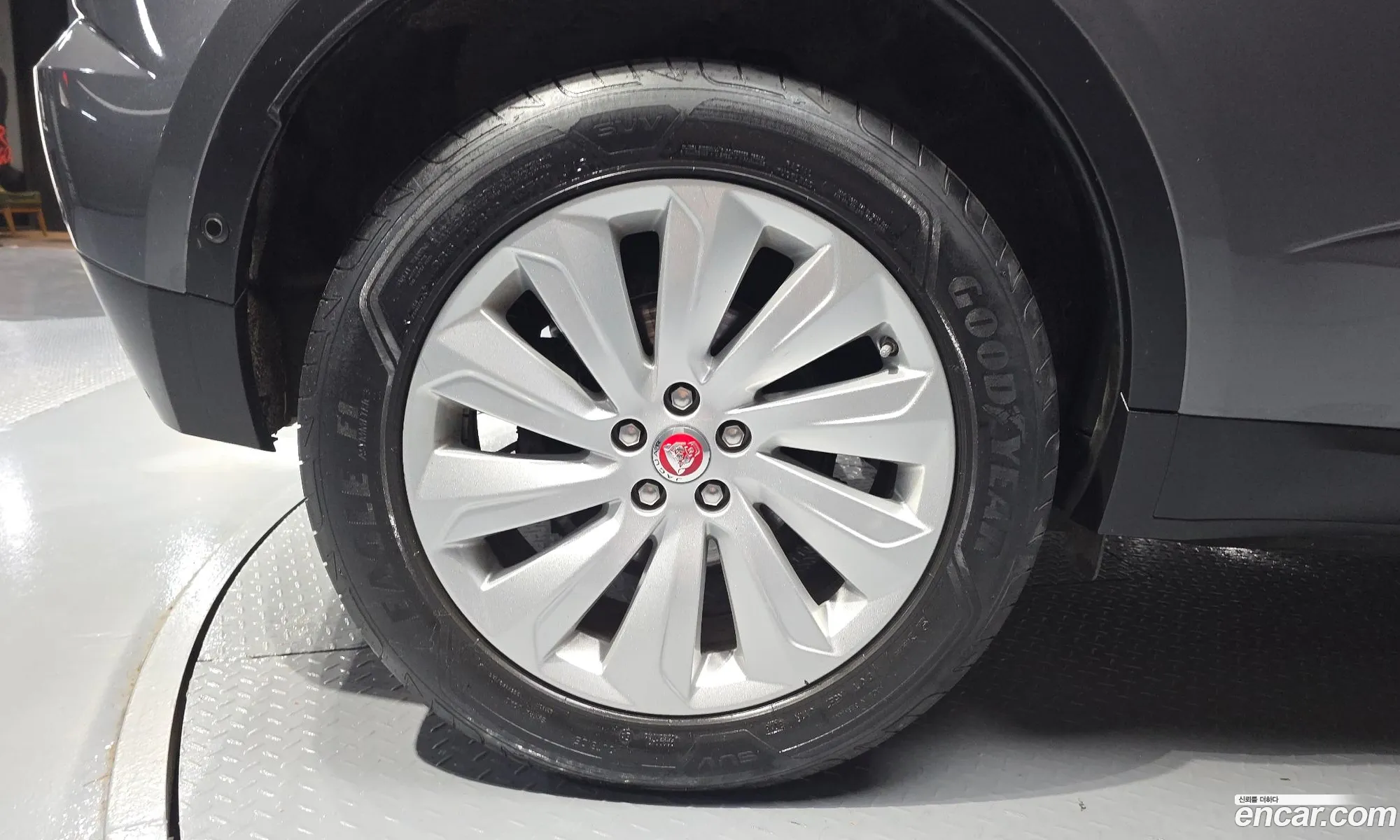 Jaguar E-Pace 2019 SADFA2BN2K1Z43763 — 25