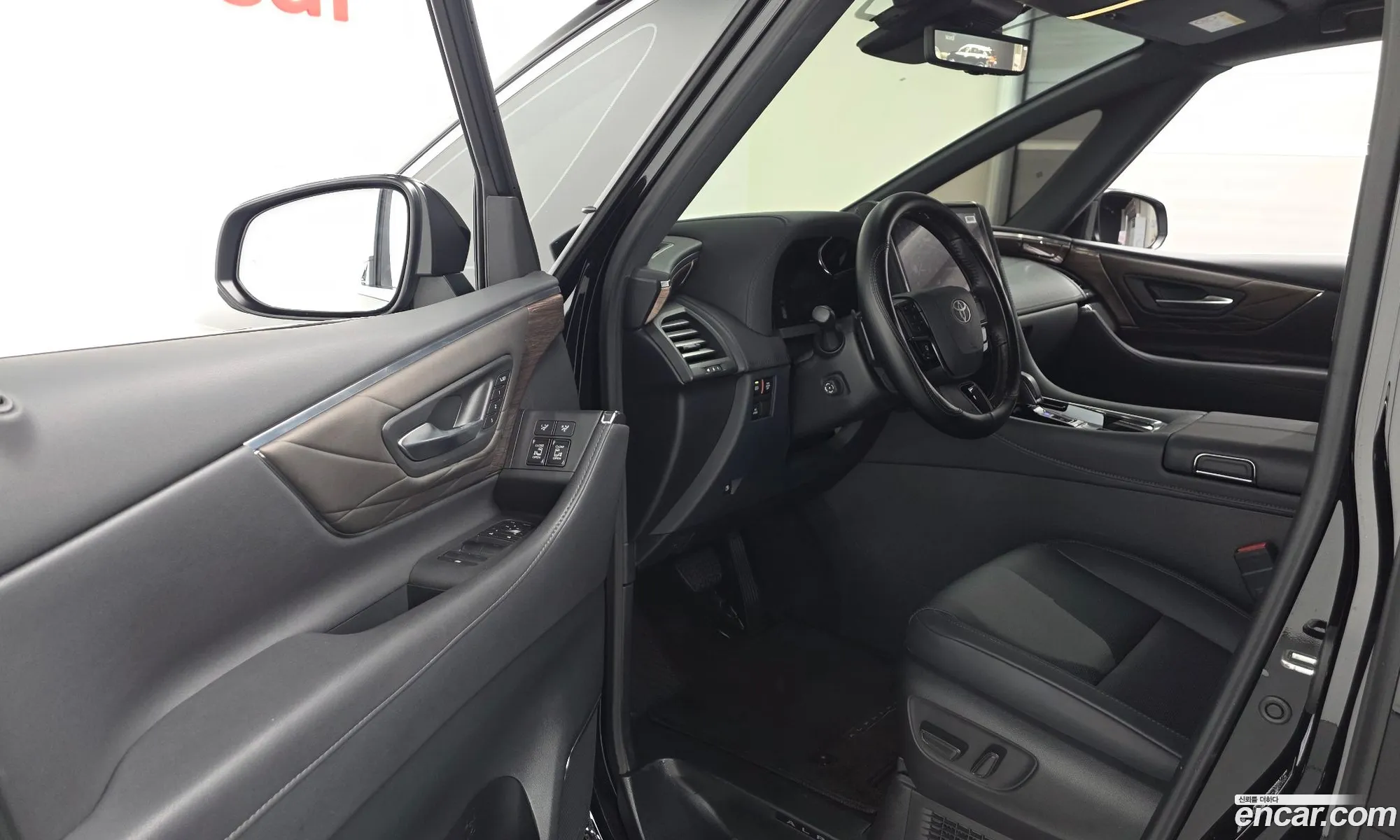 Toyota Alphard 2025 — 13