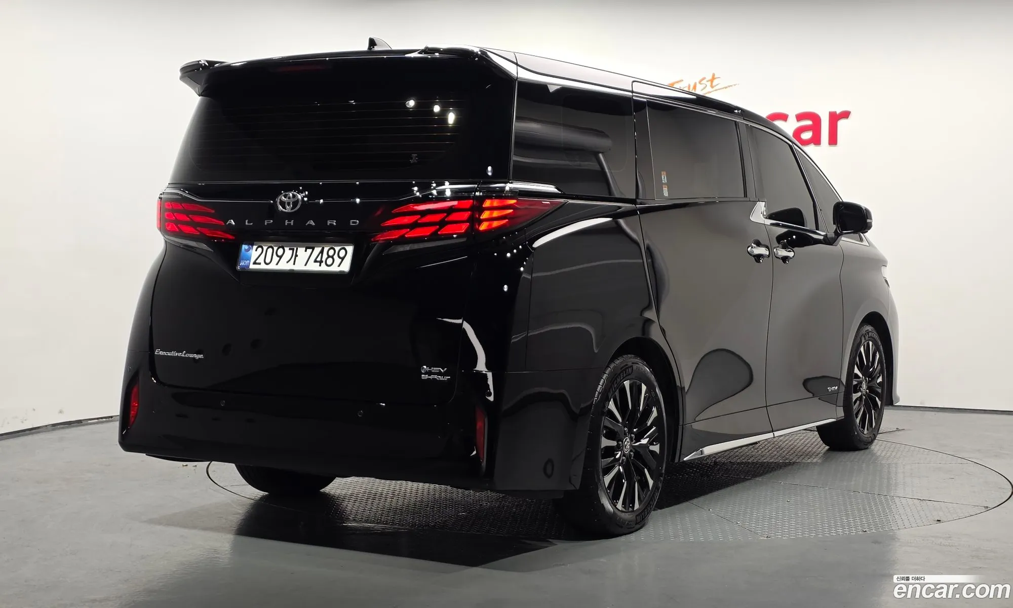 Toyota Alphard 2025 — 18
