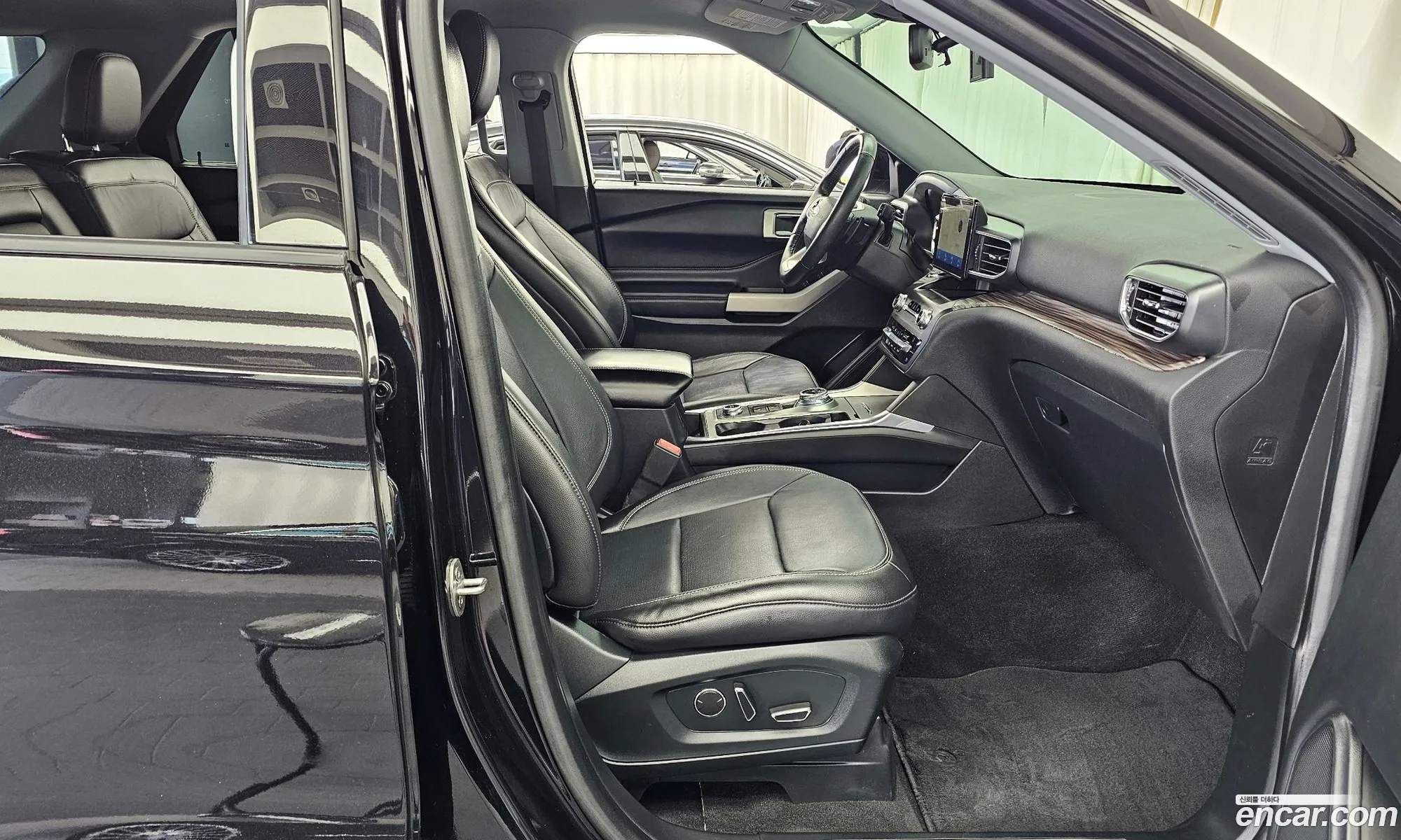 Ford Explorer 6th Gen 2020 1FMSK8FH9LGC54697 — 17