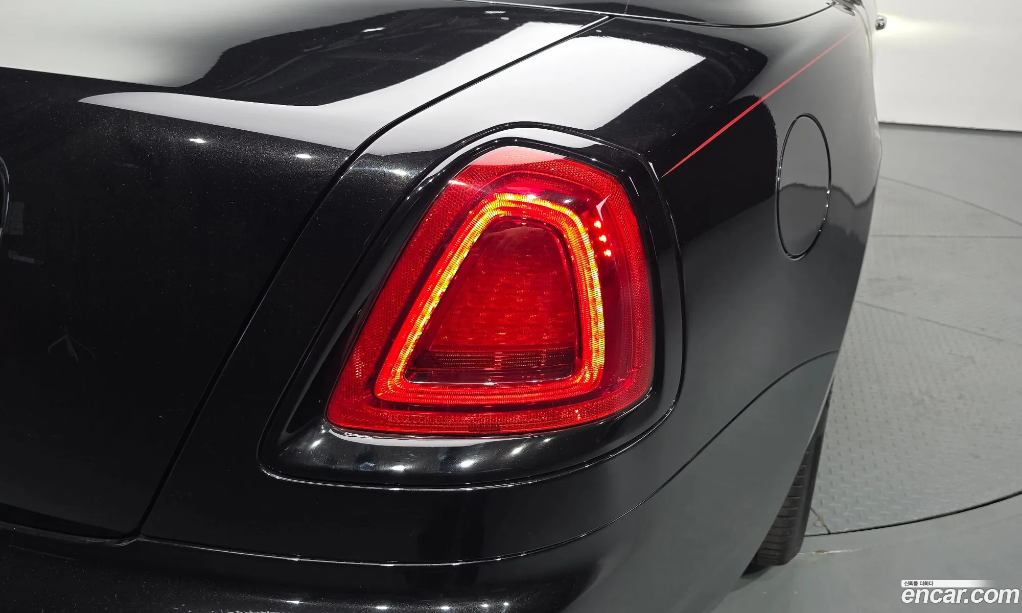 Rolls-Royce Dawn 2020 SCAXZ8109LU200414 — 35