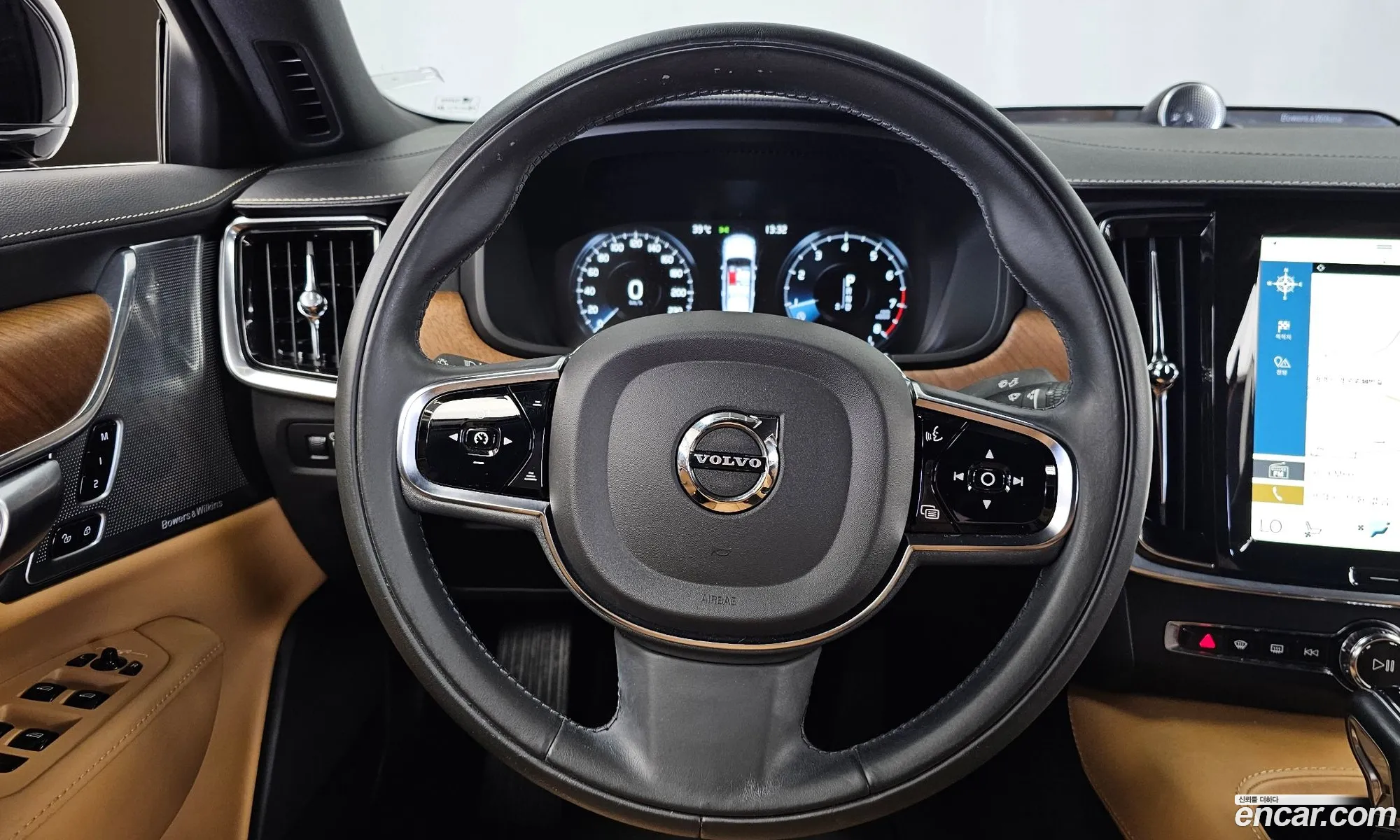 Volvo S90 2019 — 32